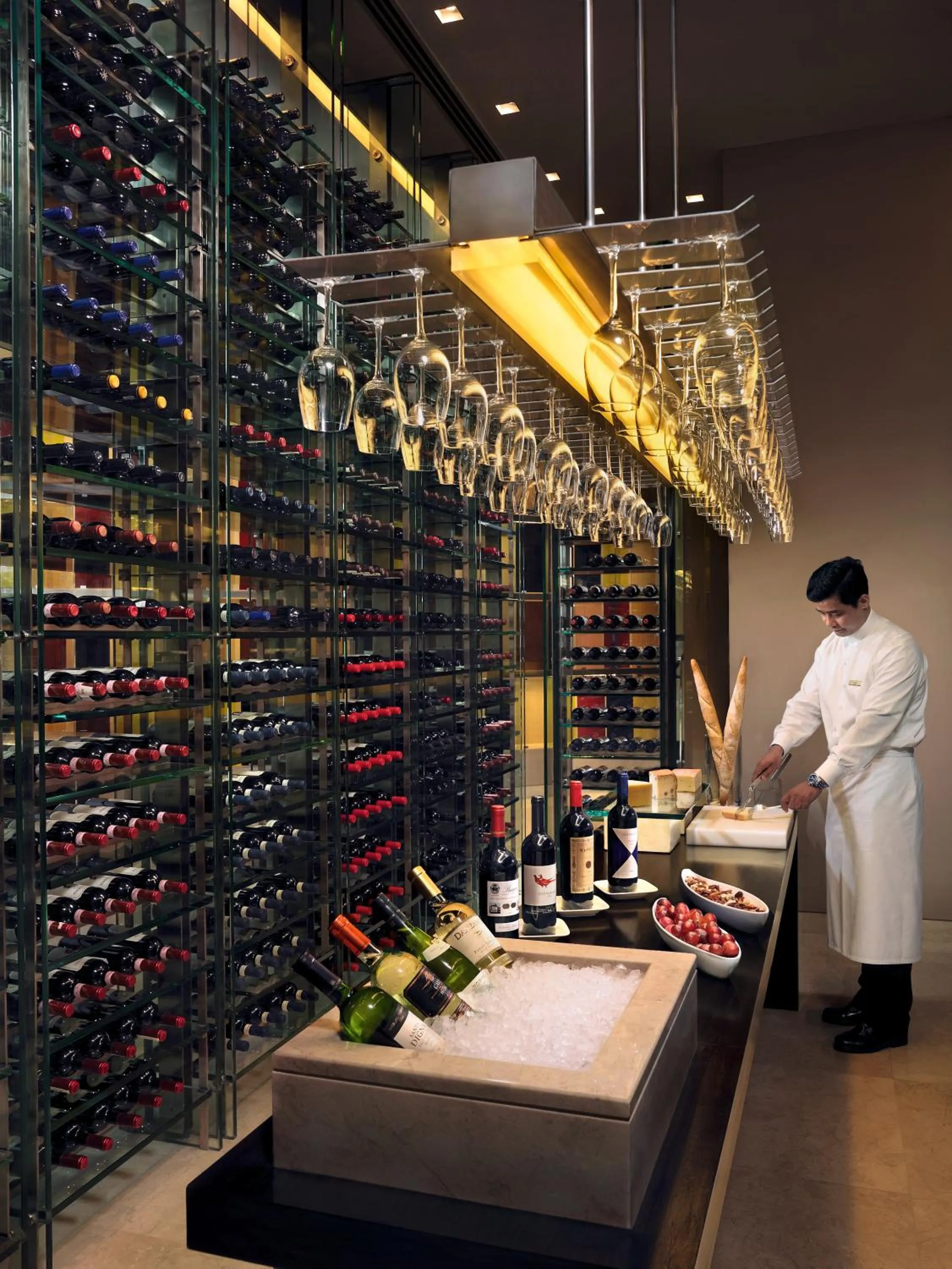 Restaurant/places to eat in The Oberoi Mumbai