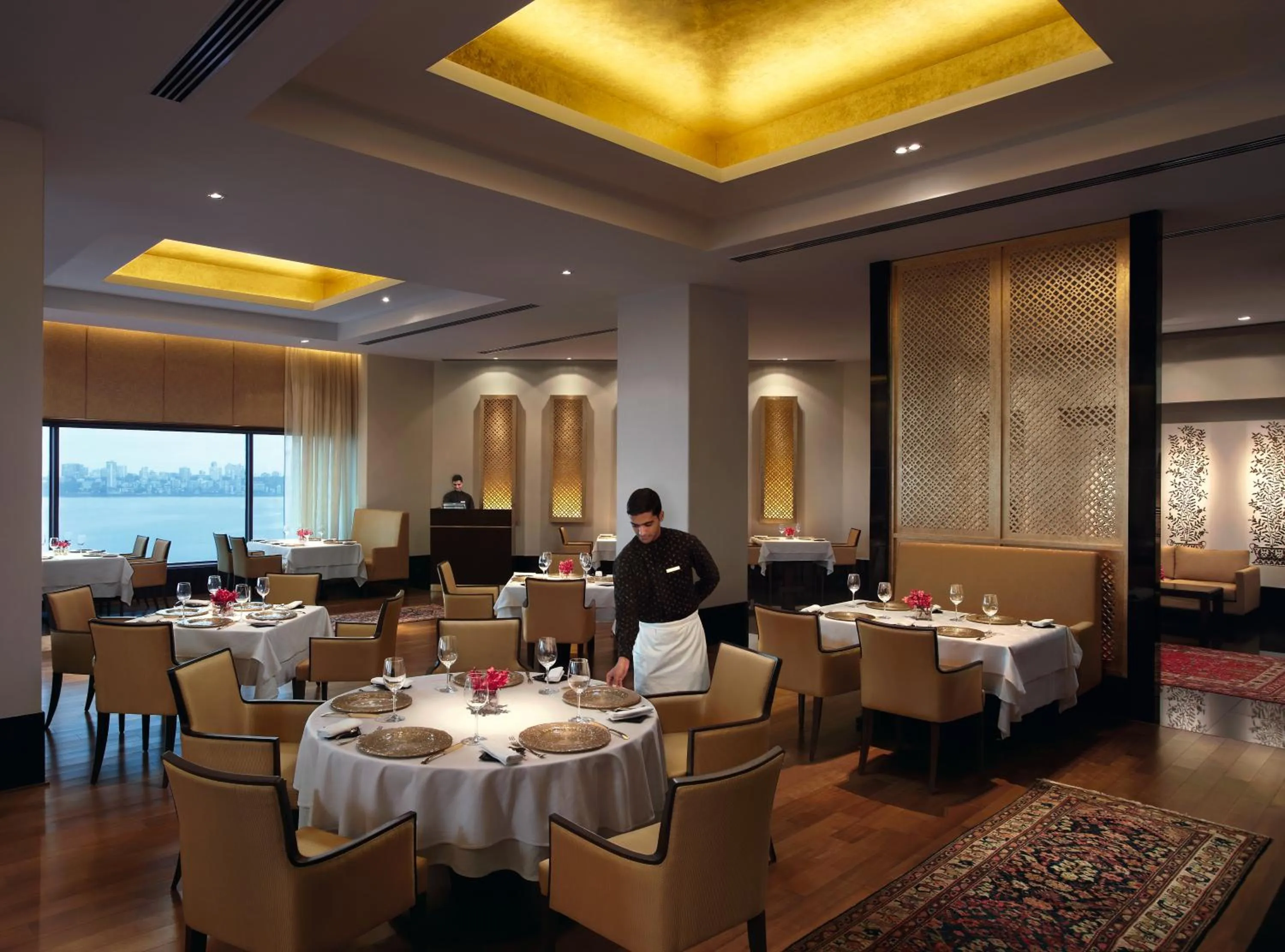 Restaurant/places to eat in The Oberoi Mumbai