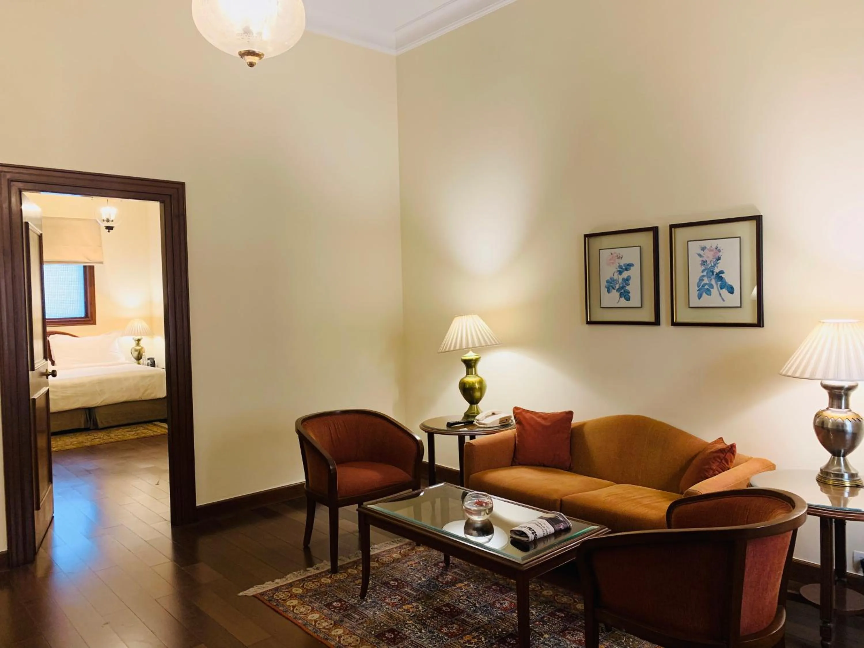 Living room in Maidens Hotel New Delhi