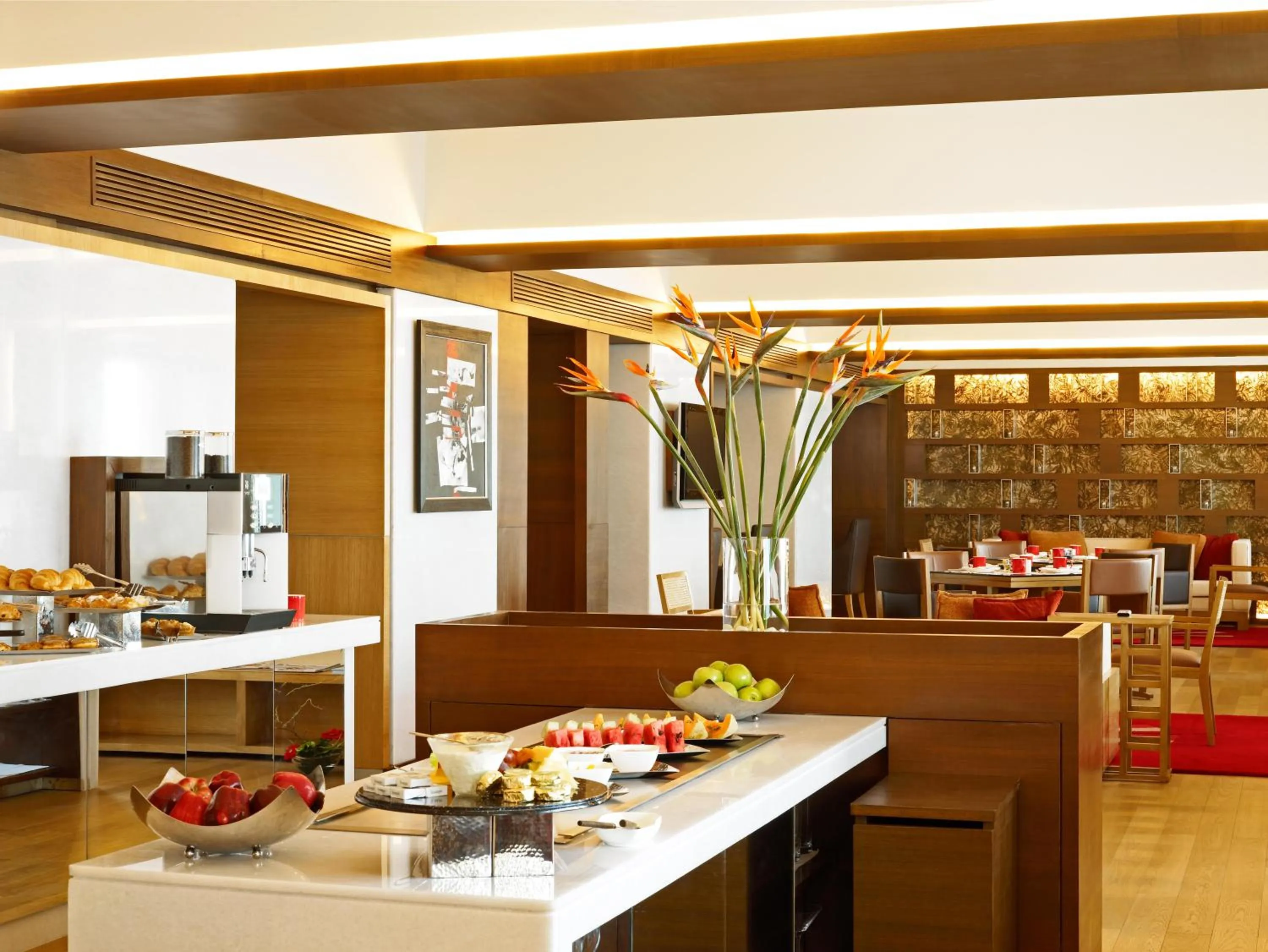 Restaurant/places to eat in Trident Nariman Point