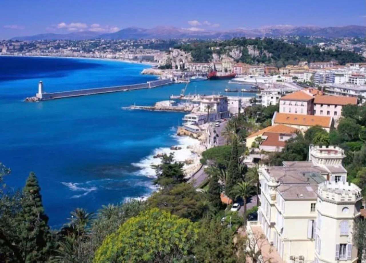 Great and light private room in the heart of Nice