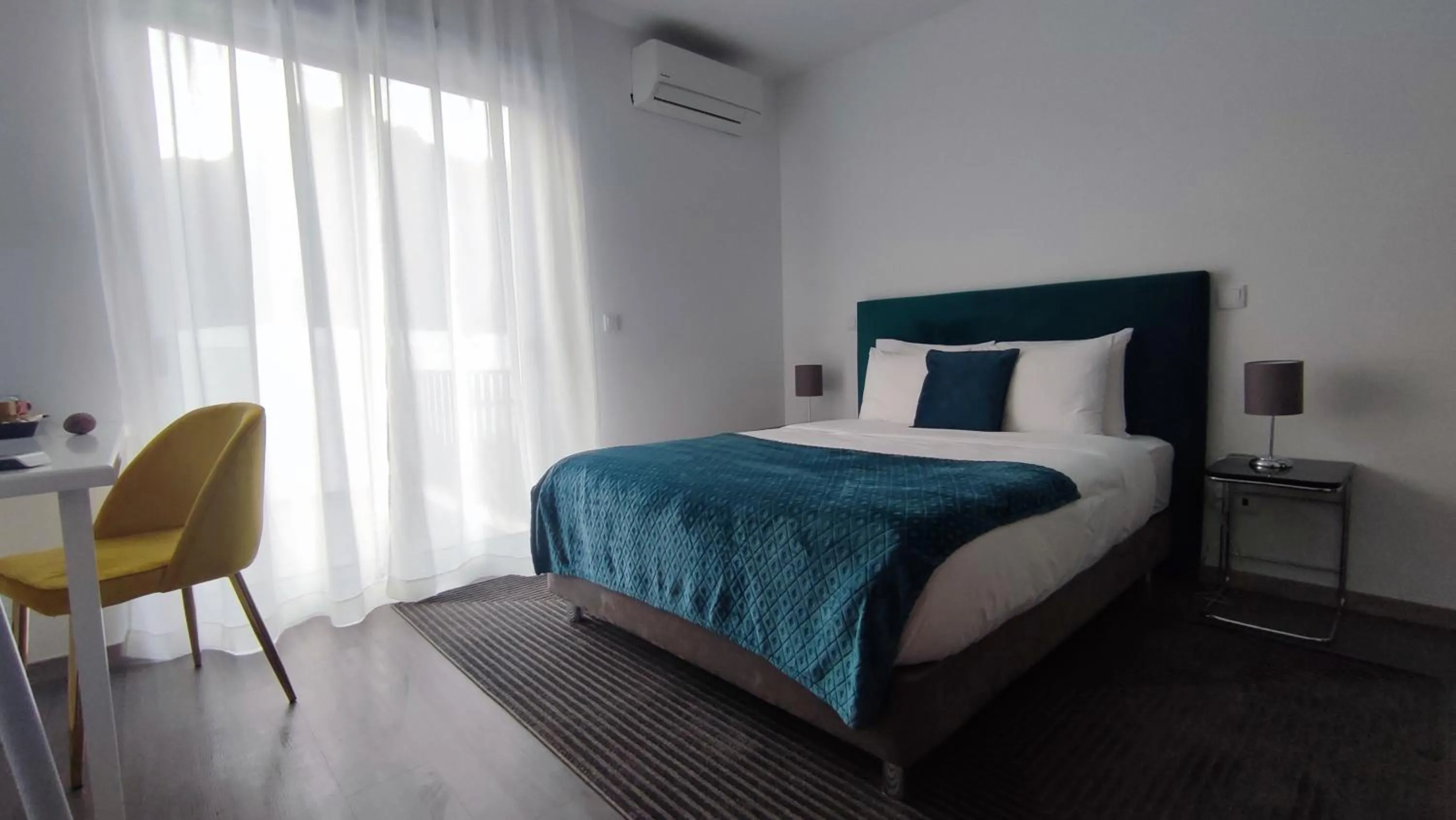 Photo of the whole room, Bed in Atlantic 3 Bicas - Furnas