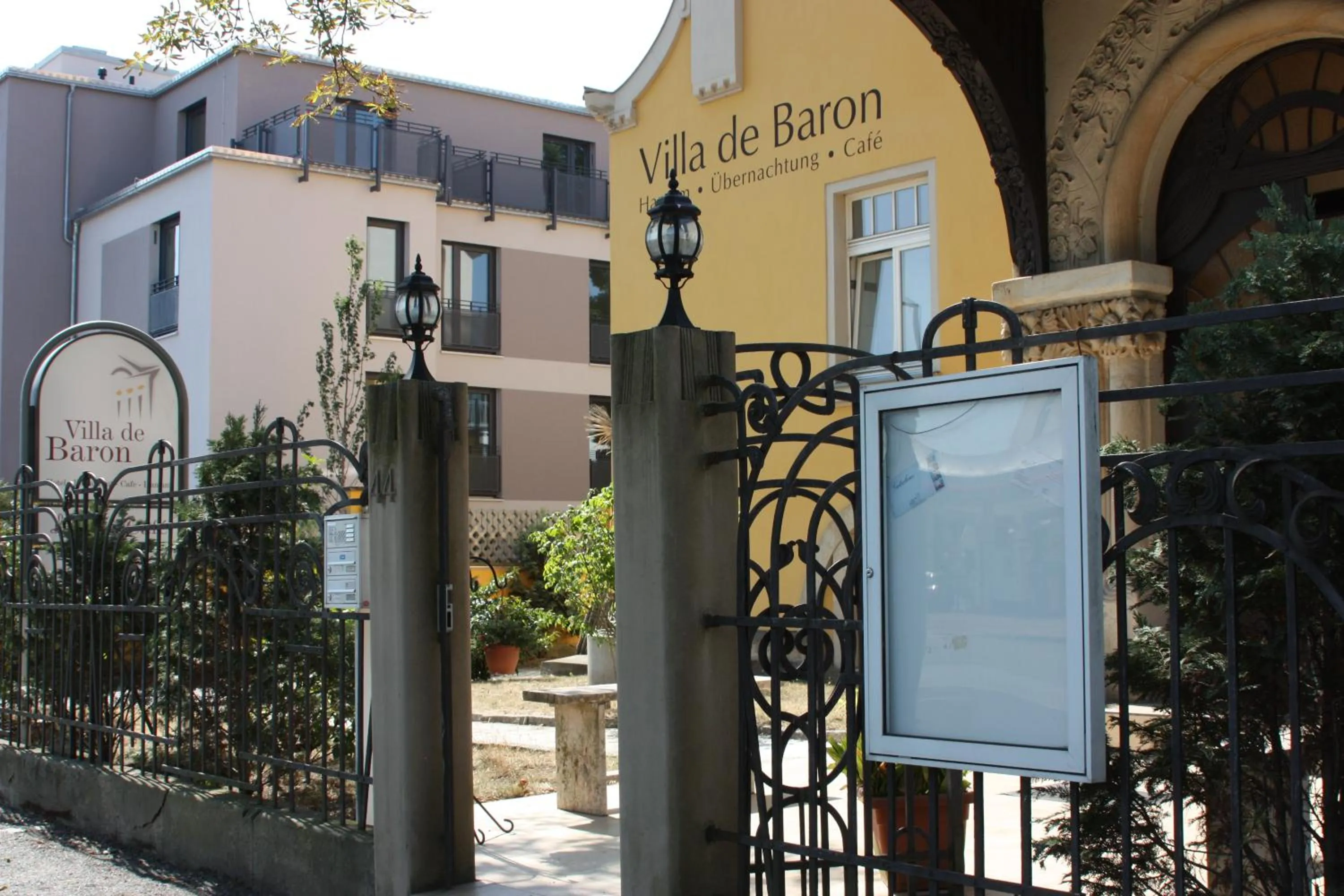 Facade/entrance in Villa De Baron
