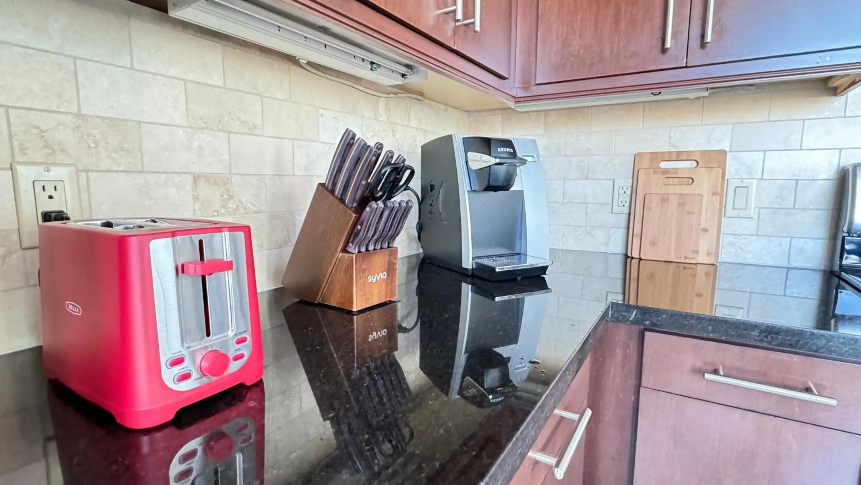 Coffee/tea facilities in Sky-Rise Apartments