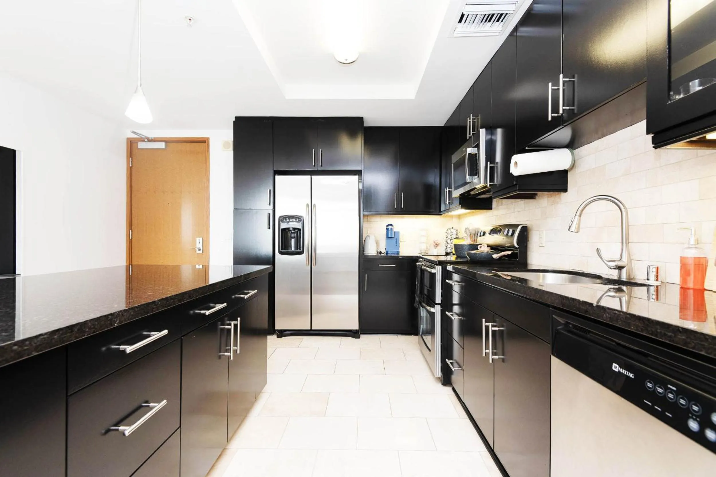 Coffee/tea facilities in Sky-Rise Apartments