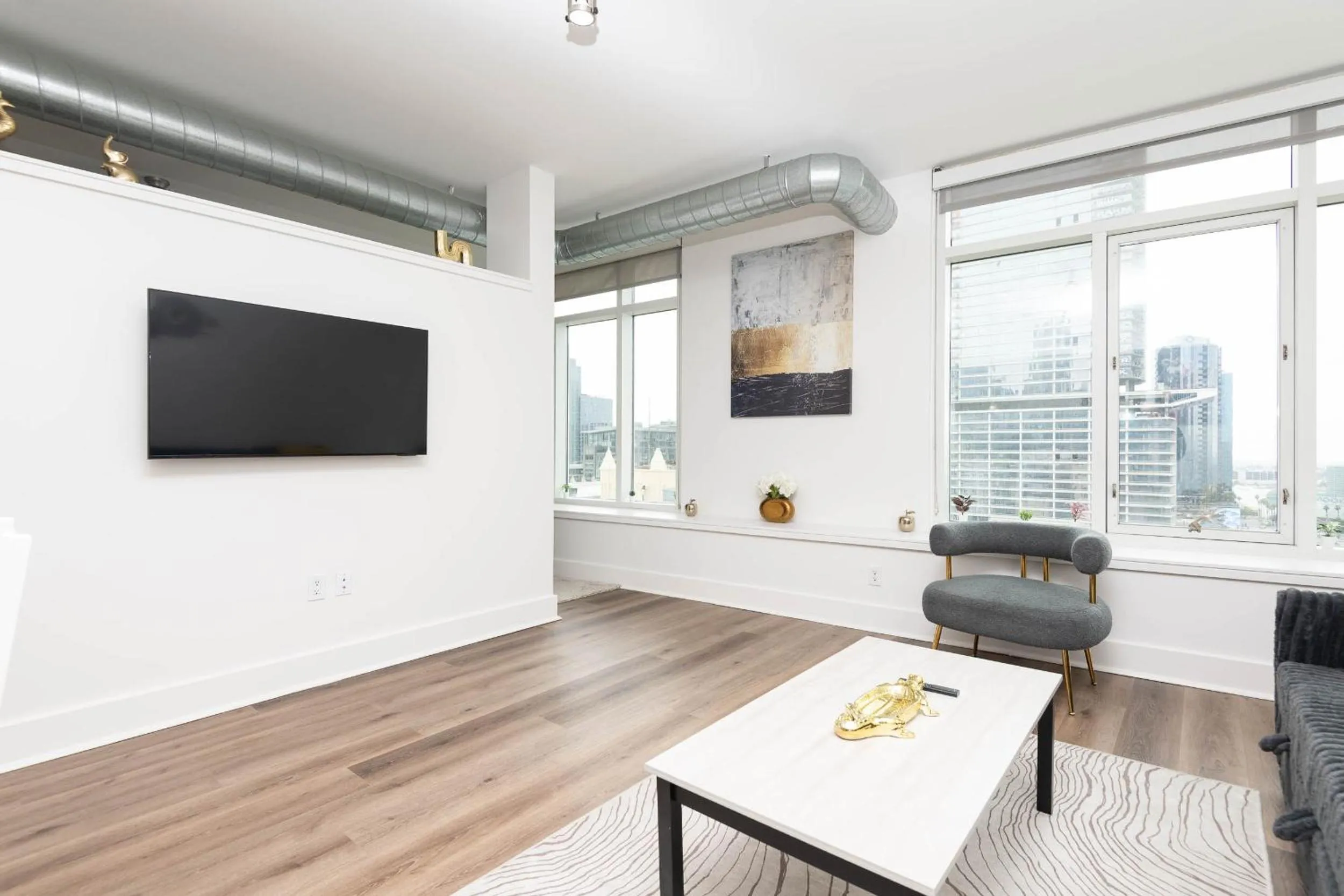 TV and multimedia in Sky-Rise Apartments