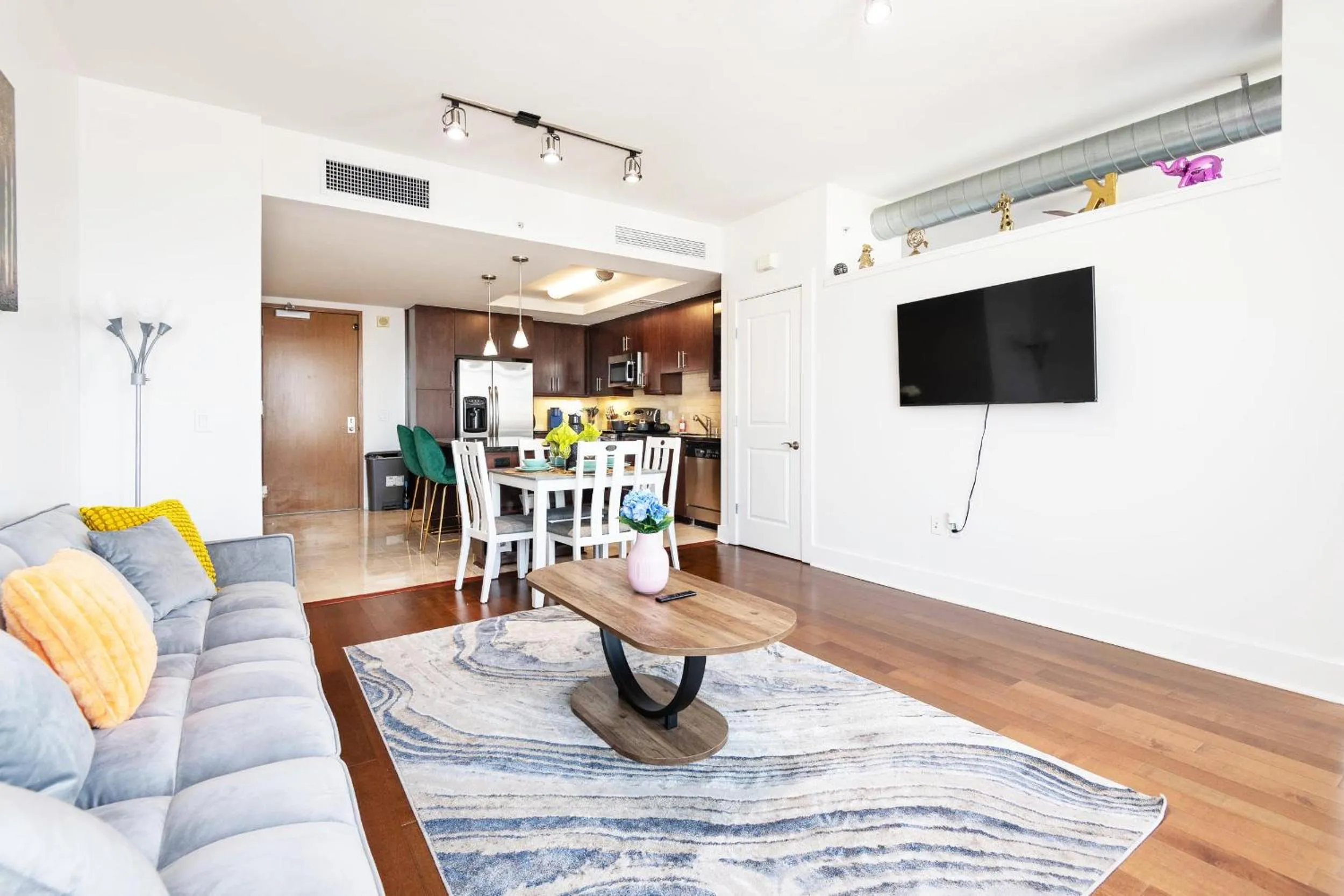 TV and multimedia in Sky-Rise Apartments