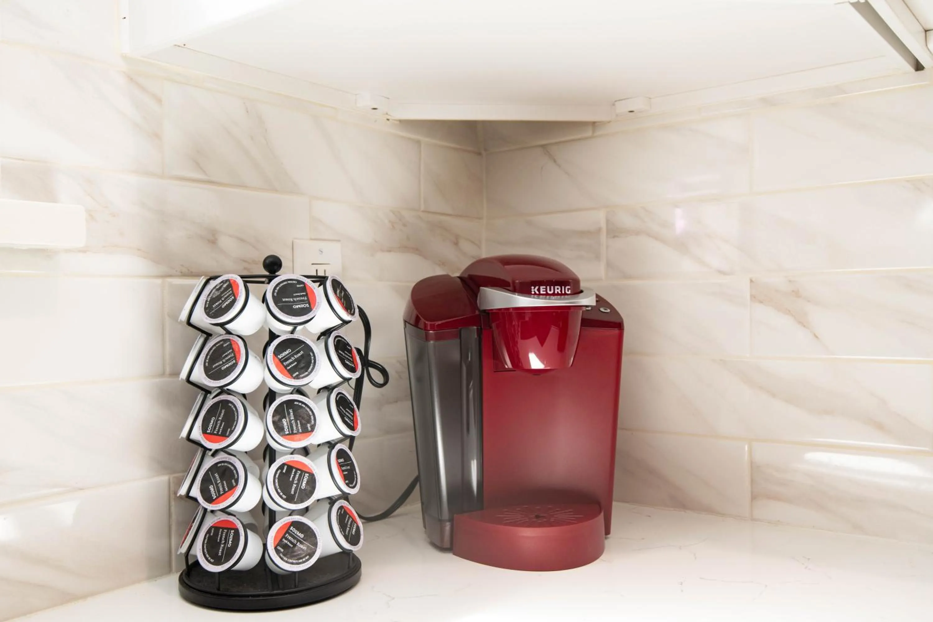 Coffee/tea facilities in Sky-Rise Apartments