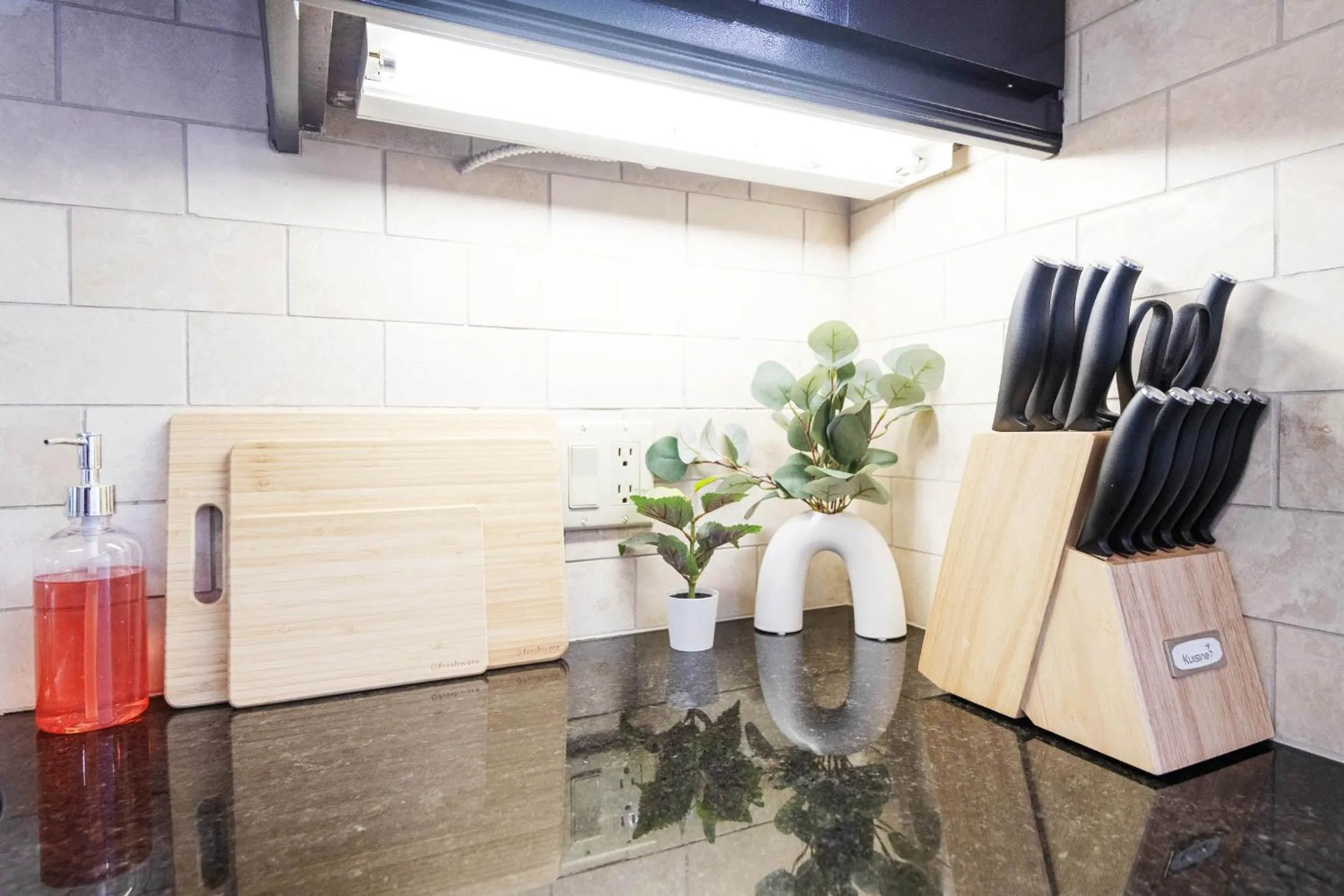 Coffee/tea facilities in Sky-Rise Apartments