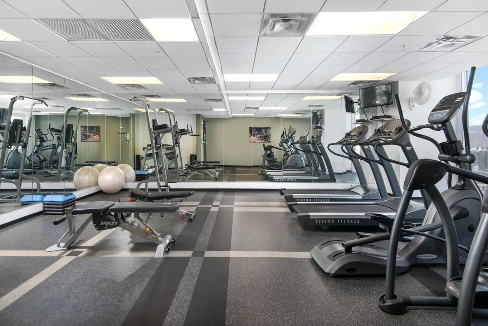 Fitness centre/facilities in Sky-Rise Apartments