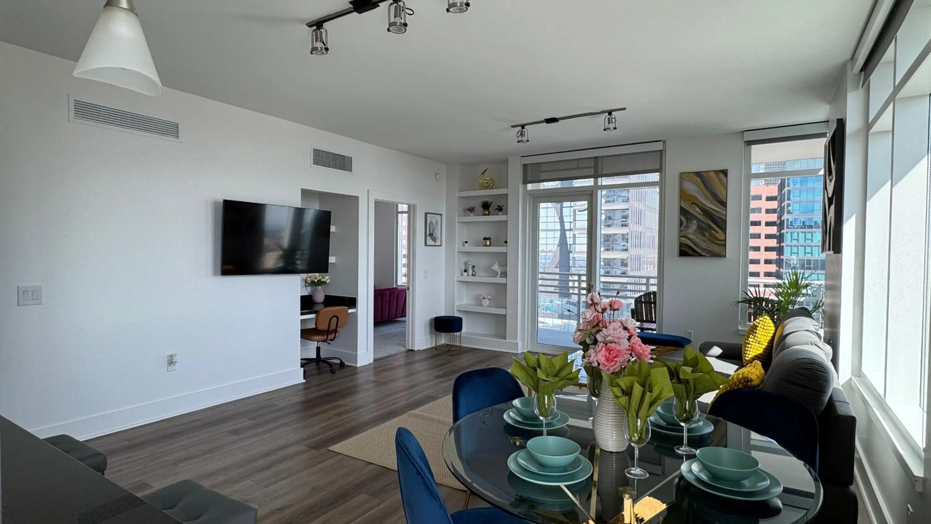 TV and multimedia in Sky-Rise Apartments