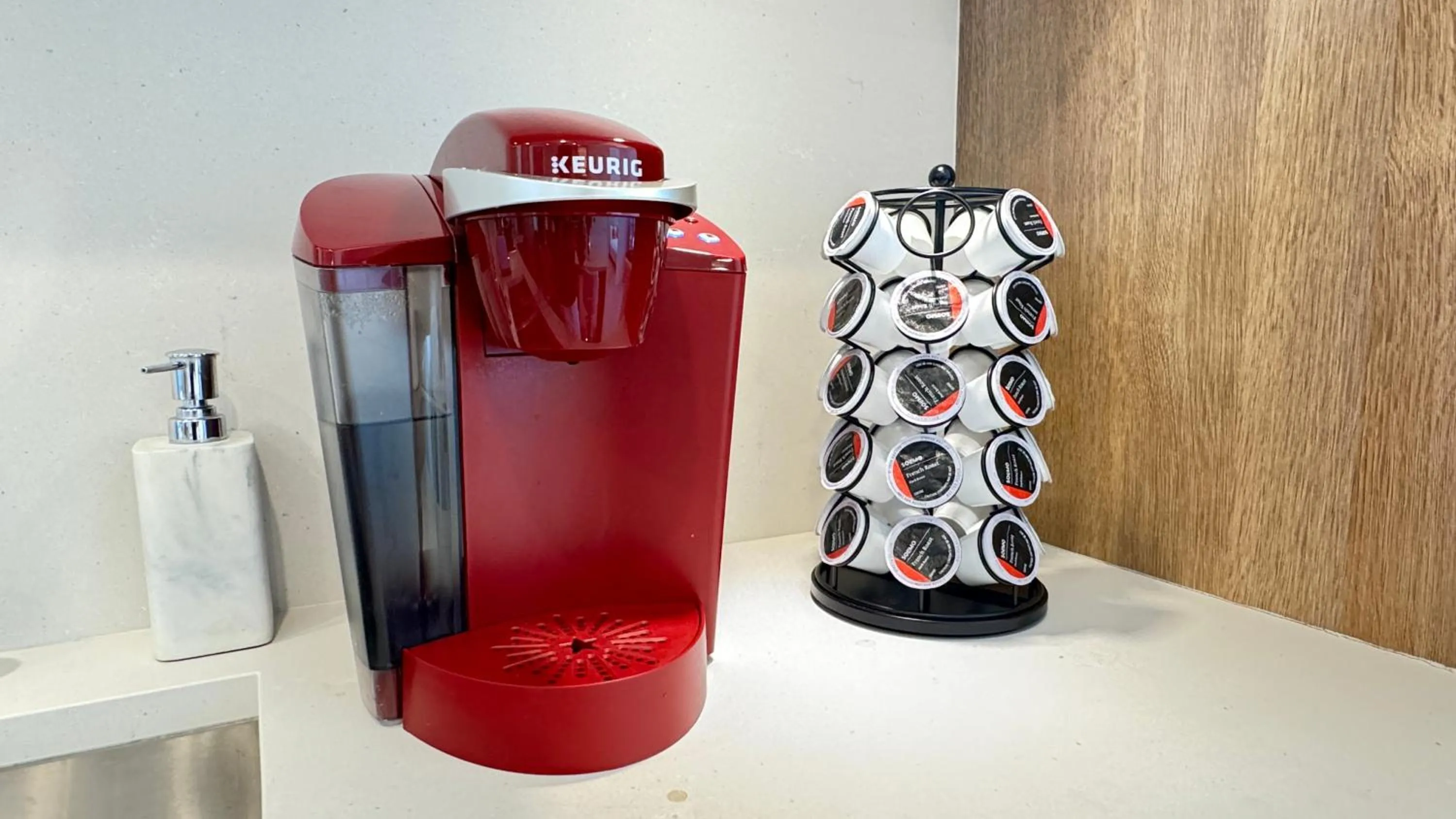 Coffee/tea facilities in Sky-Rise Apartments