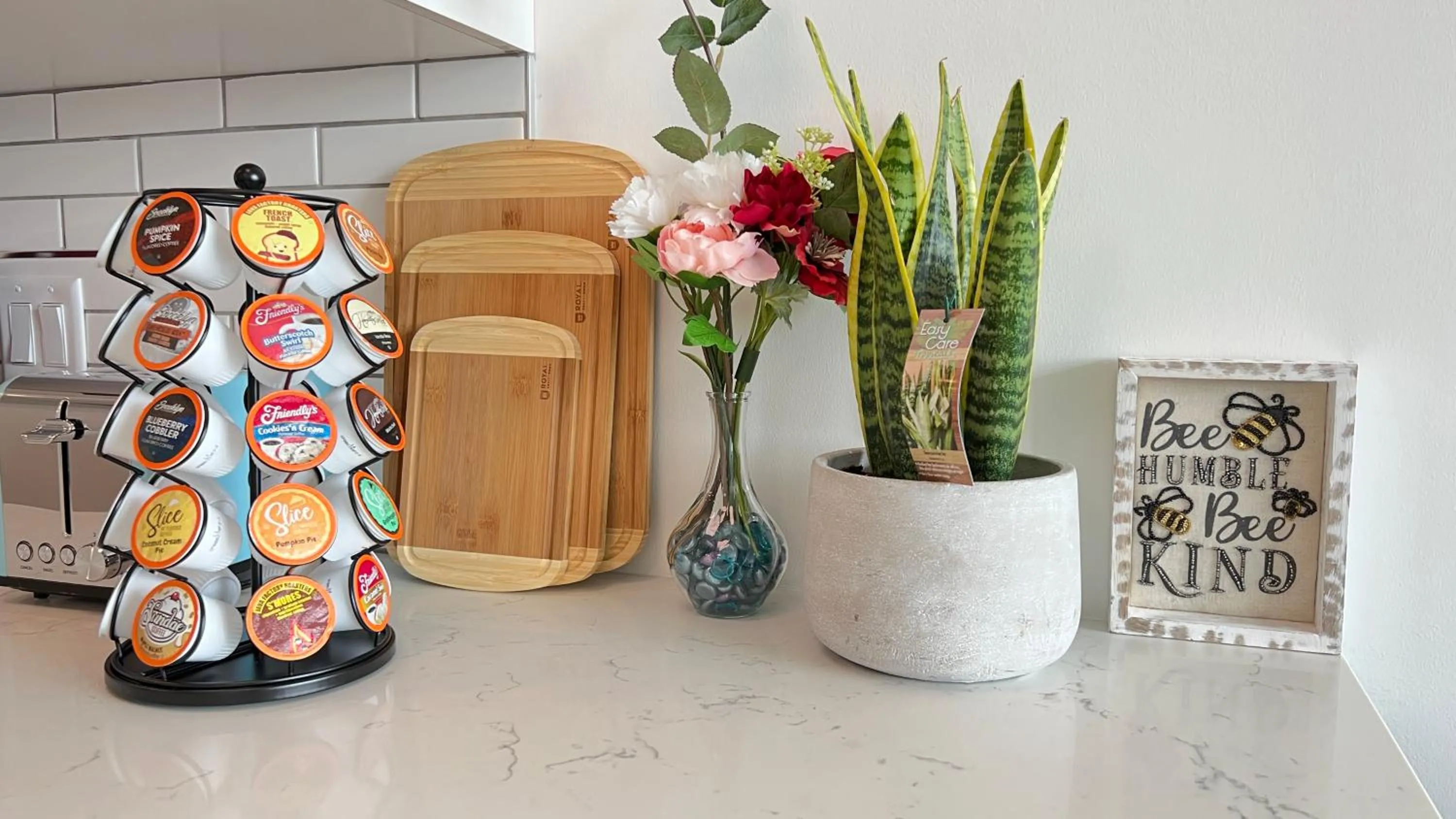 Coffee/tea facilities in Sky-Rise Apartments