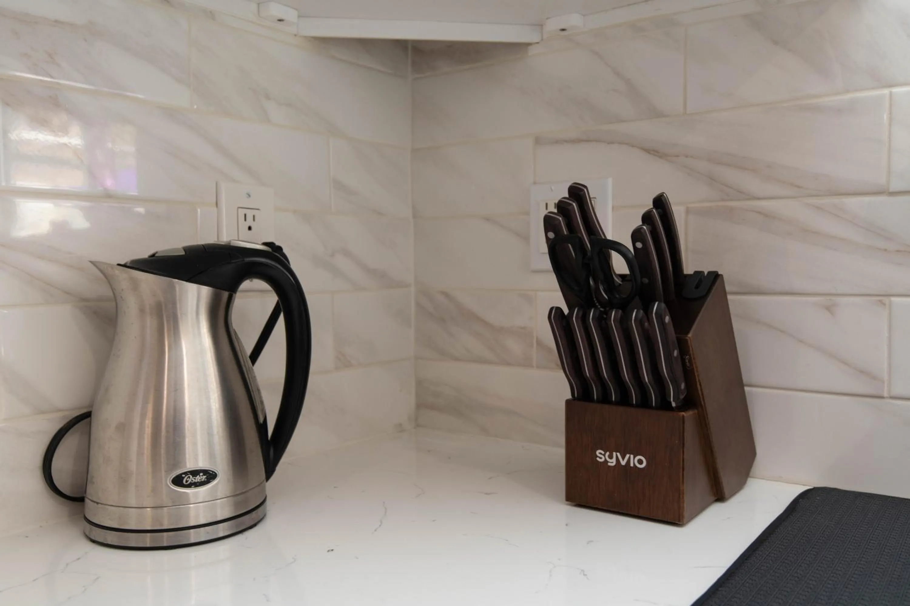 Coffee/tea facilities in Sky-Rise Apartments