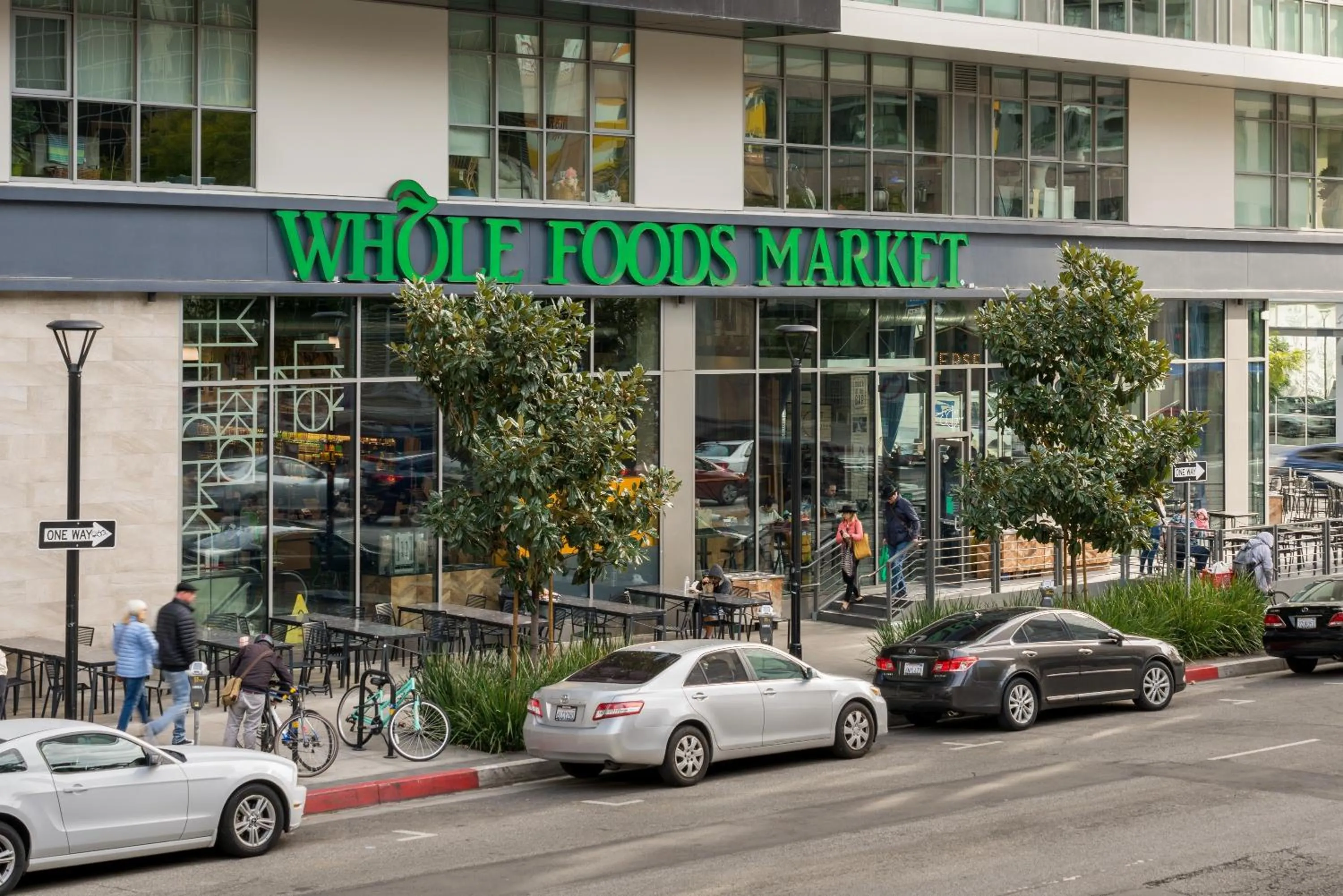 Supermarket/grocery shop in Sky-Rise Apartments