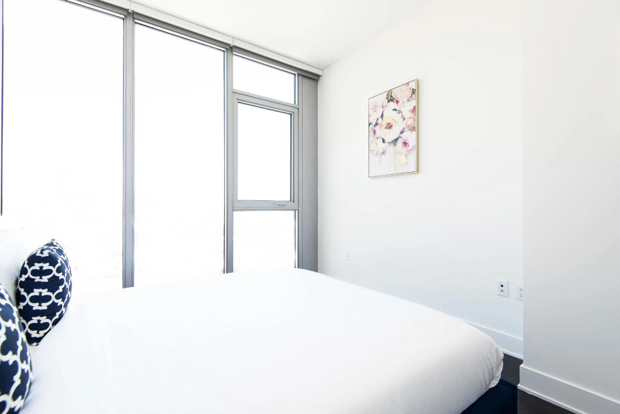 Bedroom, Bed in Sky-Rise Apartments