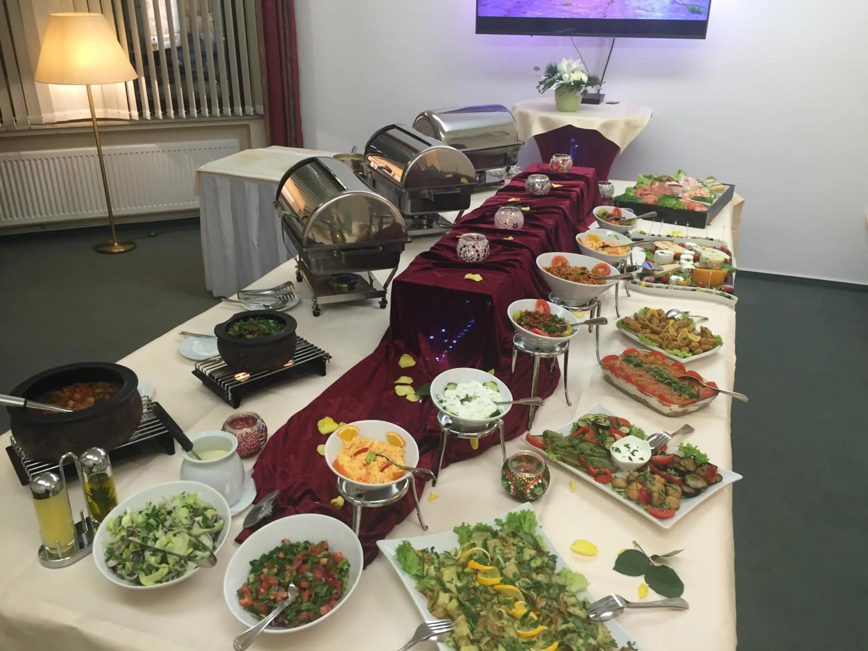 Restaurant/places to eat in Aparthotel Berlin