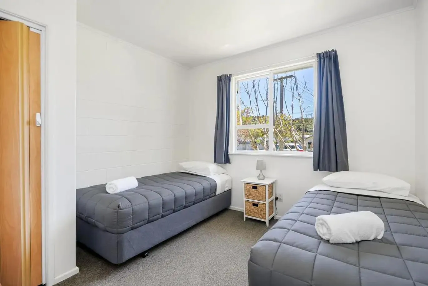 Bedroom, Bed in The Sands Motel