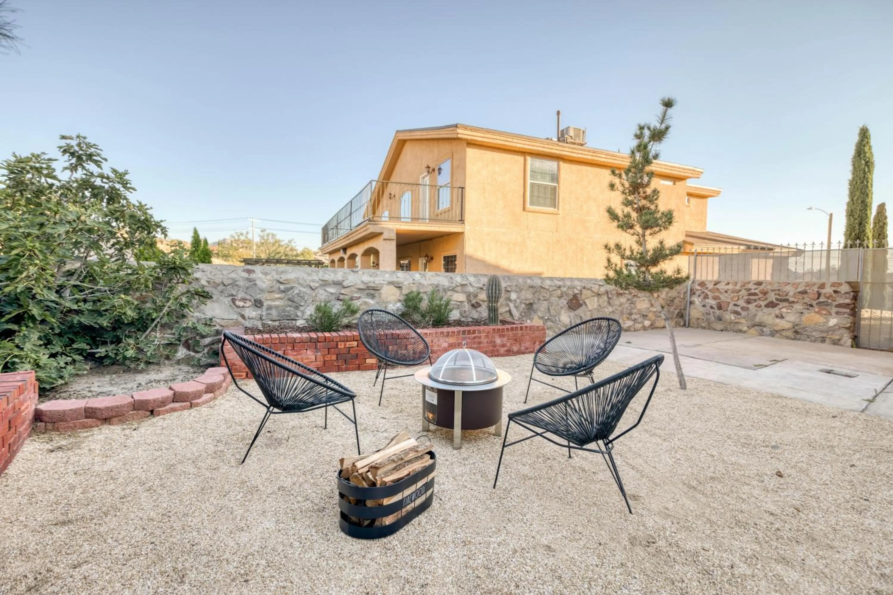 Property building in Casa Del Sol