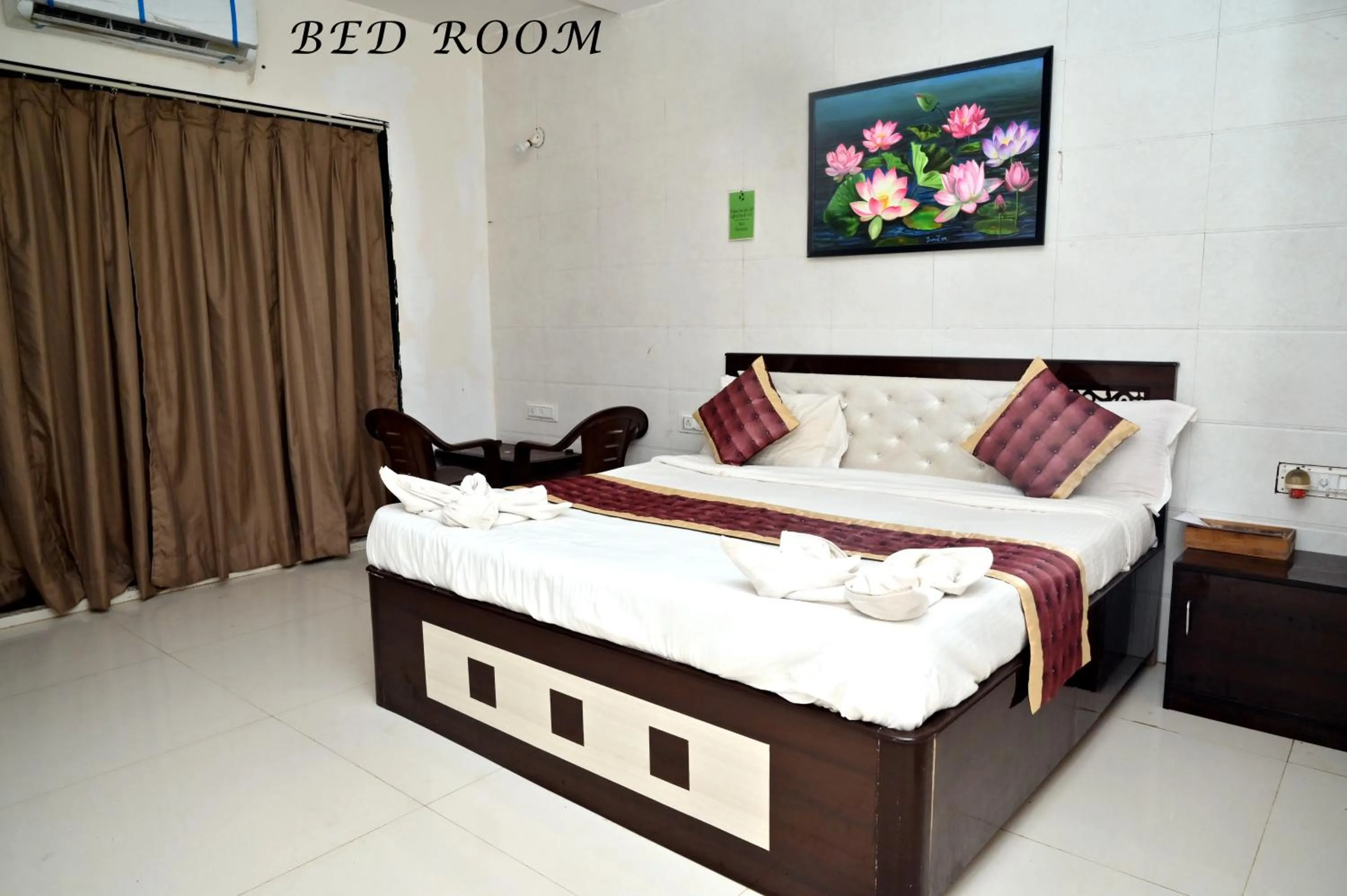 Photo of the whole room, Bed in KK Tree Retreat Igatpuri