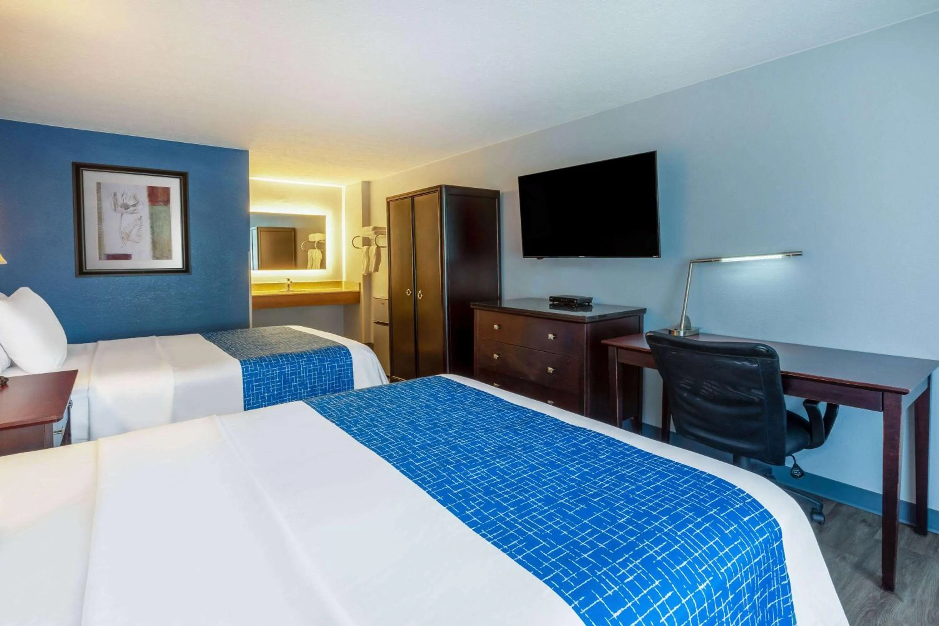 Photo of the whole room, Bed in Travelodge by Wyndham Charles Town - Harpers Ferry