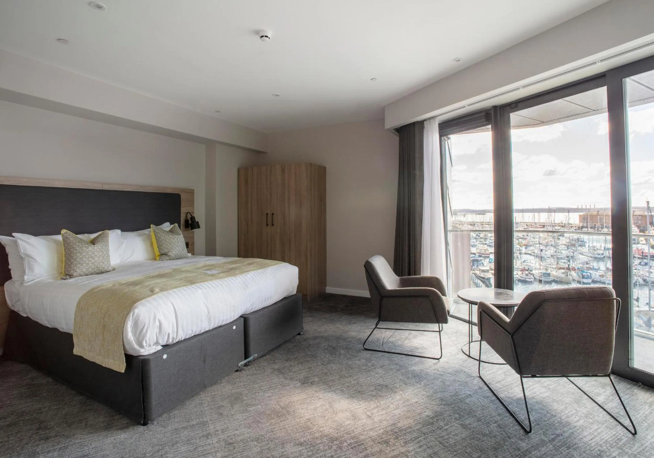 Bedroom, Bed in Tŷ Milford Waterfront