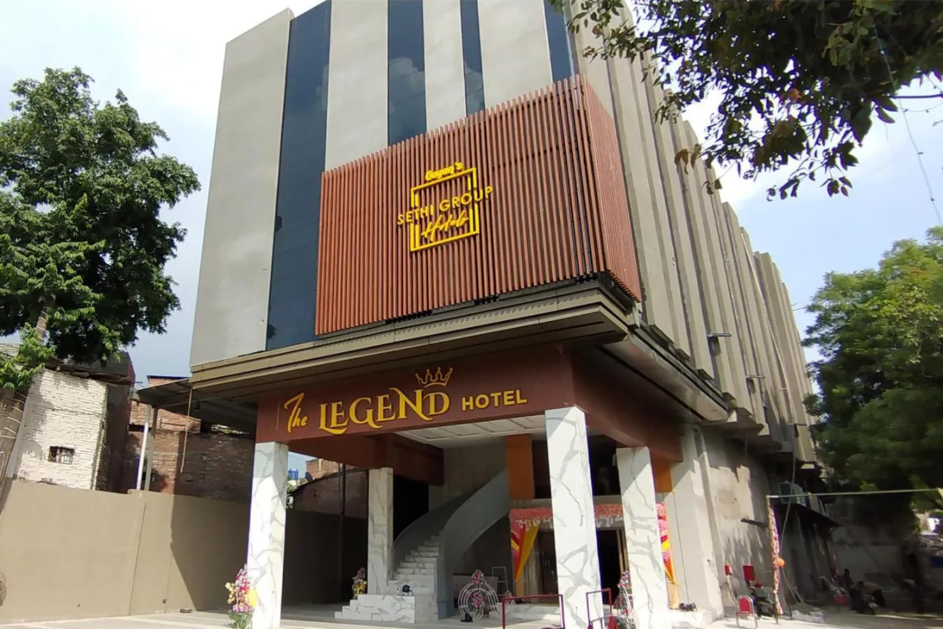 Facade/entrance in Hotel The Legend