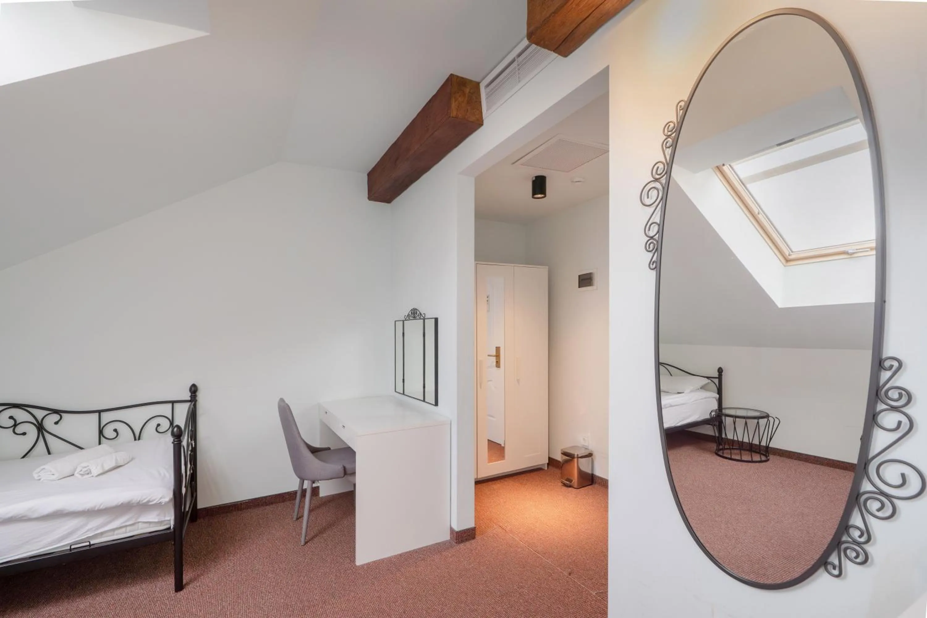 Decorative detail, Bed in Magnolia