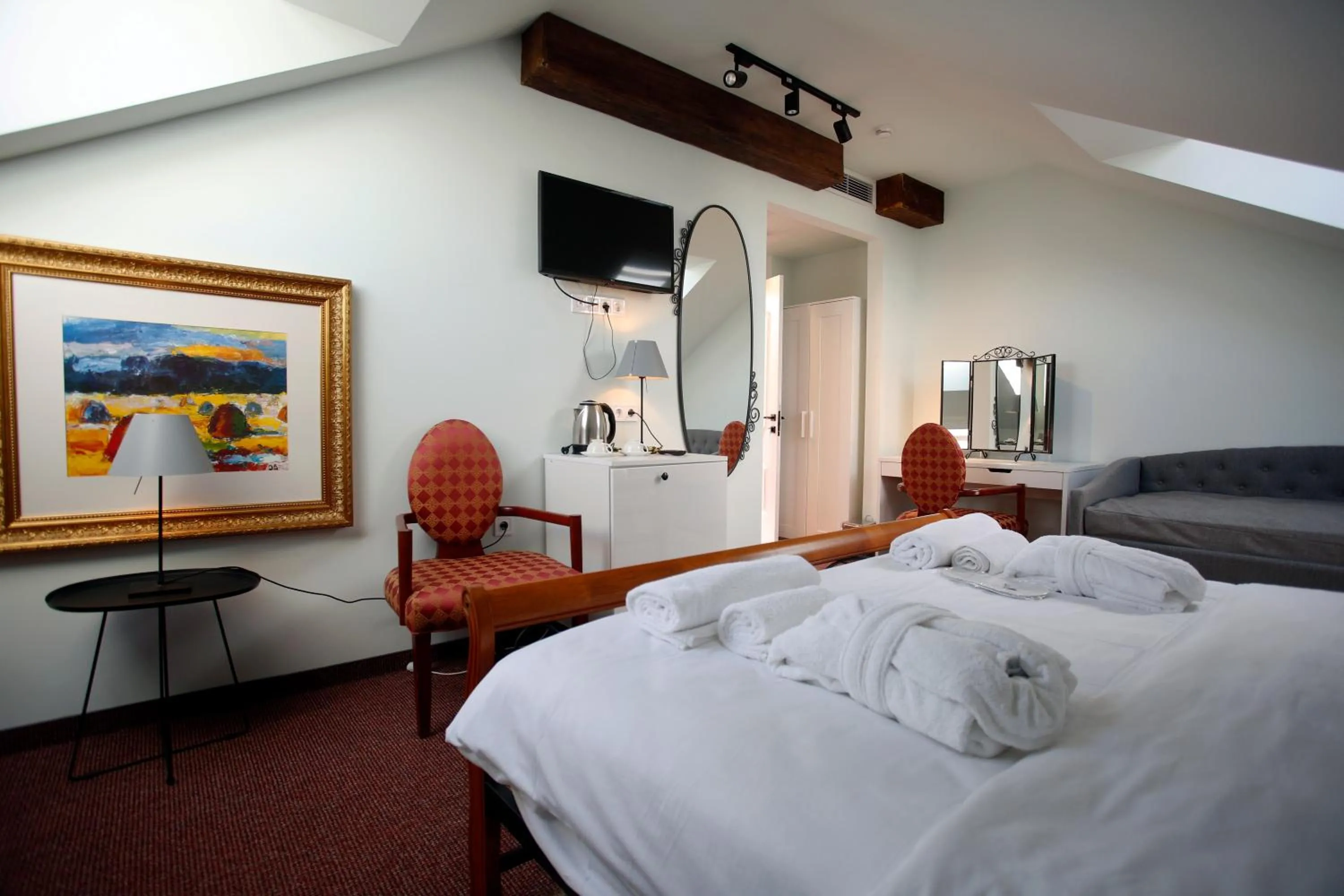 Photo of the whole room, Bed in Magnolia