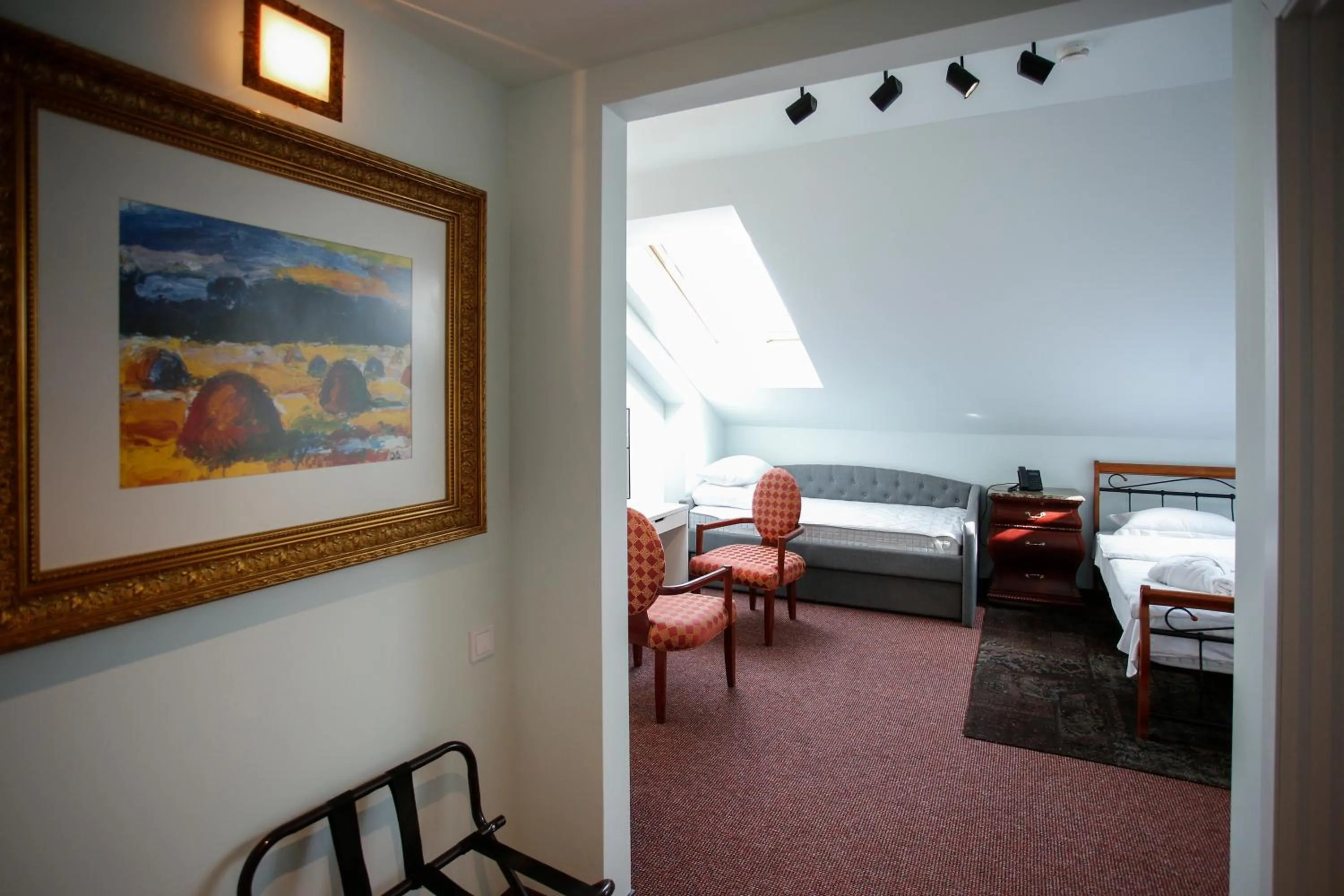 Photo of the whole room, Bed in Magnolia