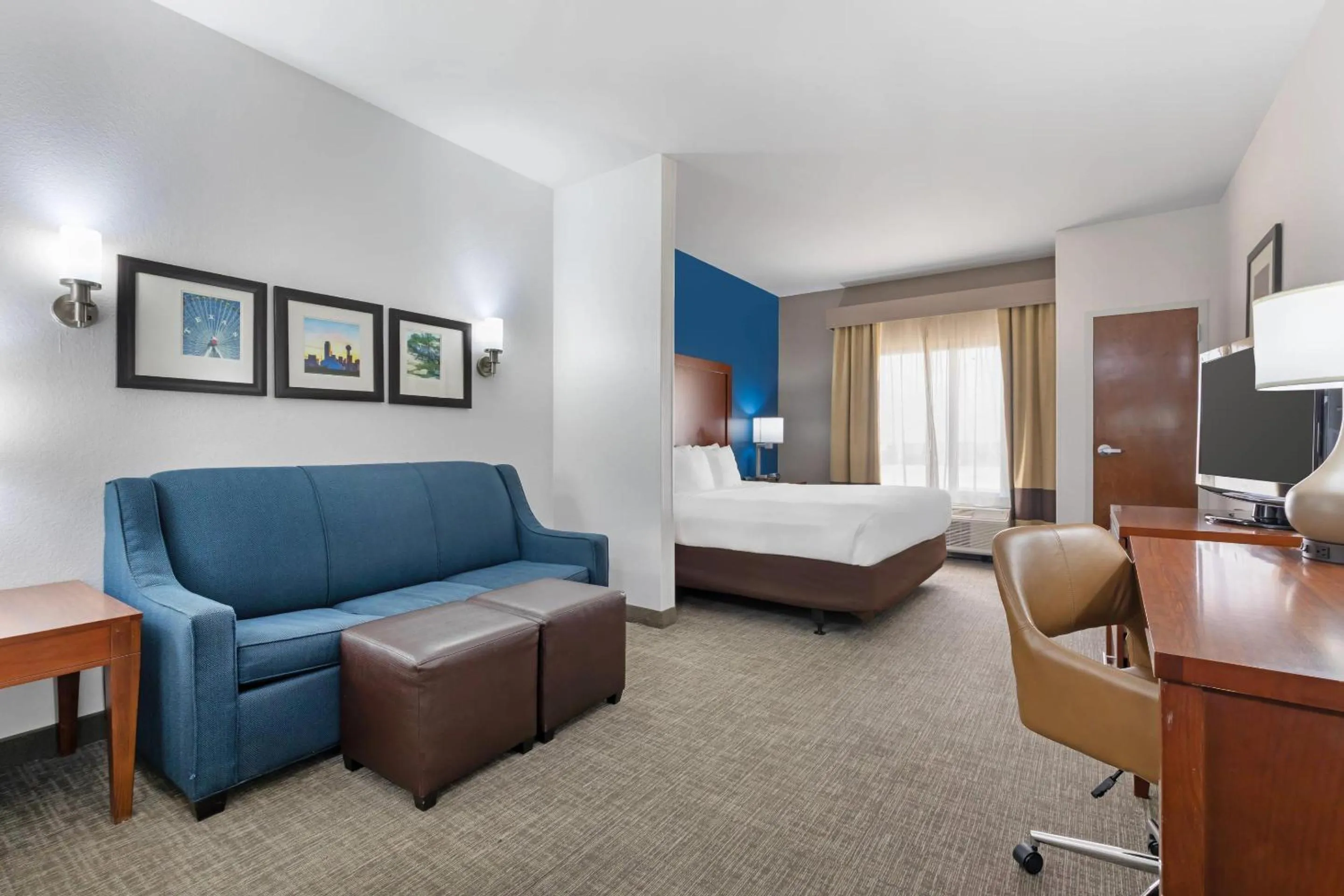 Bedroom in Comfort Suites DFW N-Grapevine