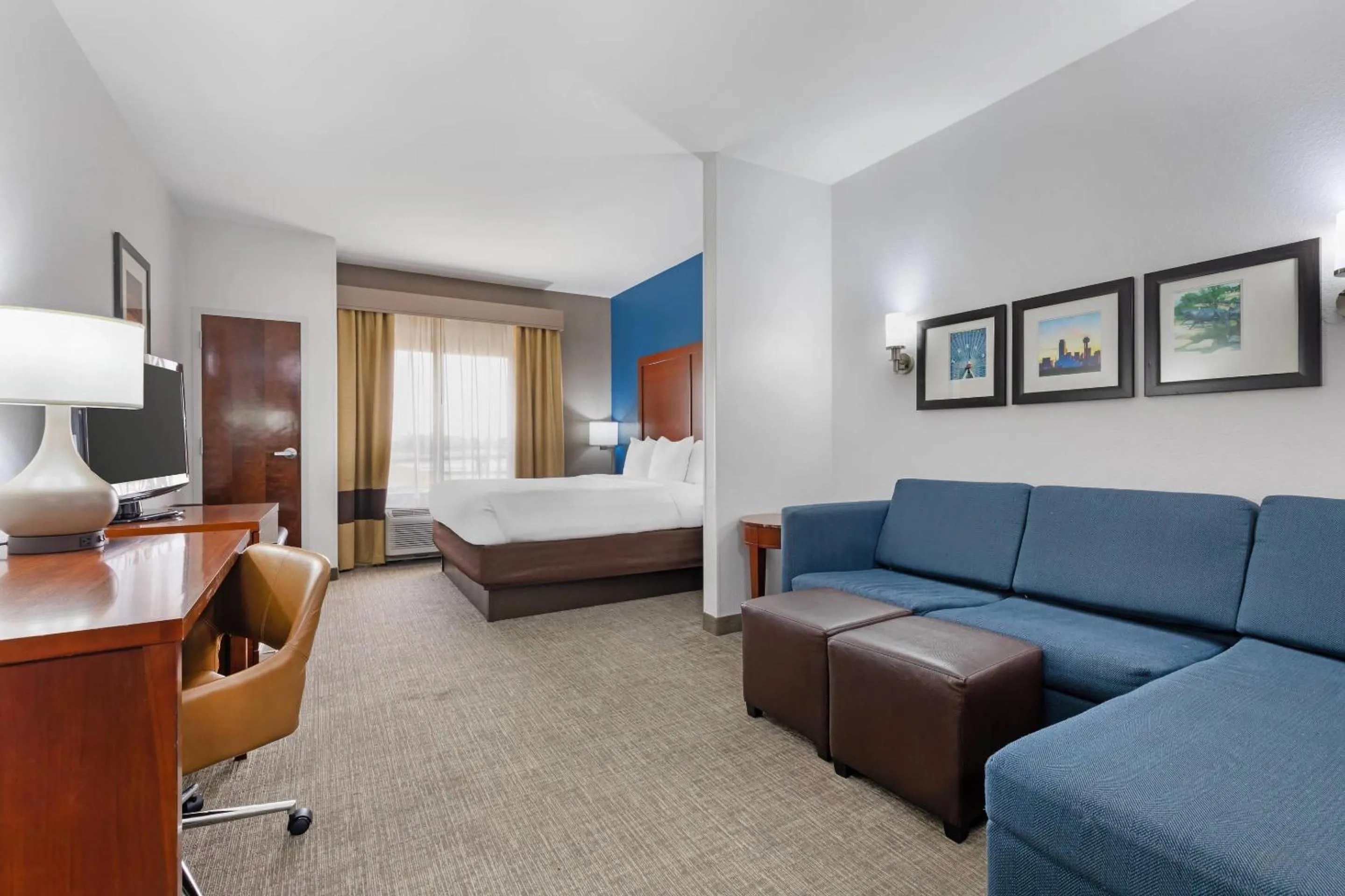 Bedroom, Bed in Comfort Suites DFW N-Grapevine