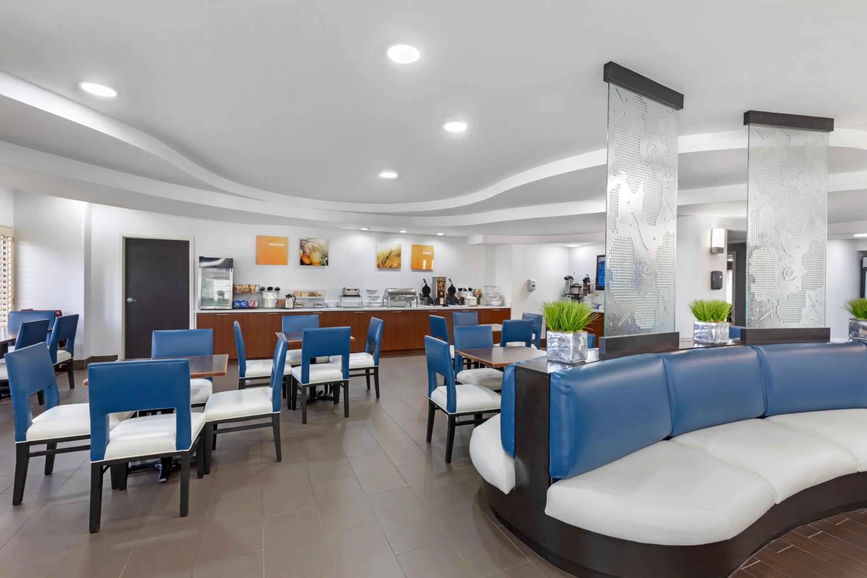 Breakfast in Comfort Suites DFW N-Grapevine