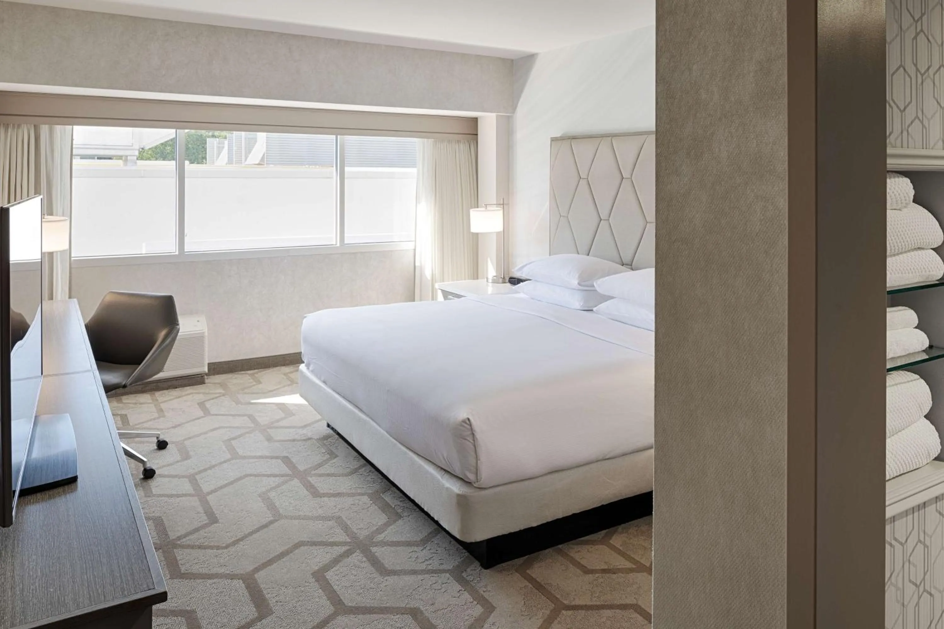 Bed in The Kingsley Bloomfield Hills - a DoubleTree by Hilton