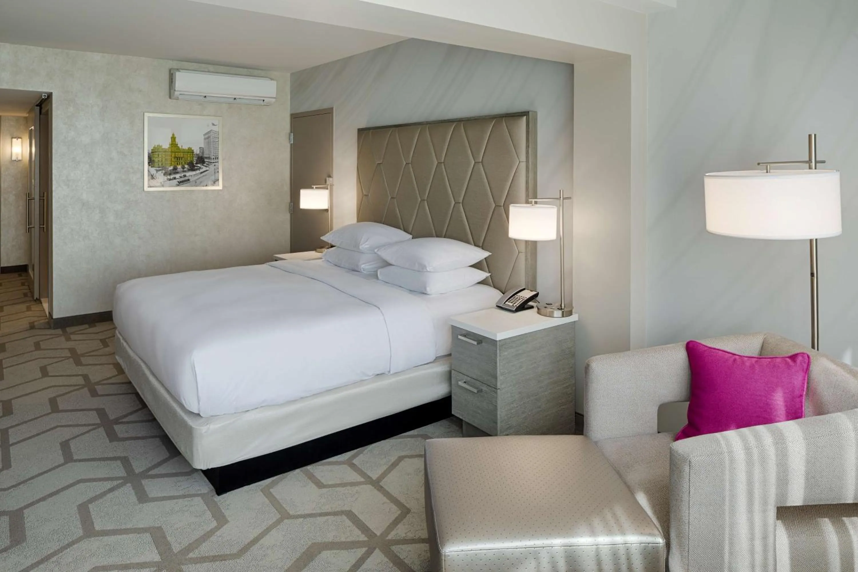 Bed in The Kingsley Bloomfield Hills - a DoubleTree by Hilton
