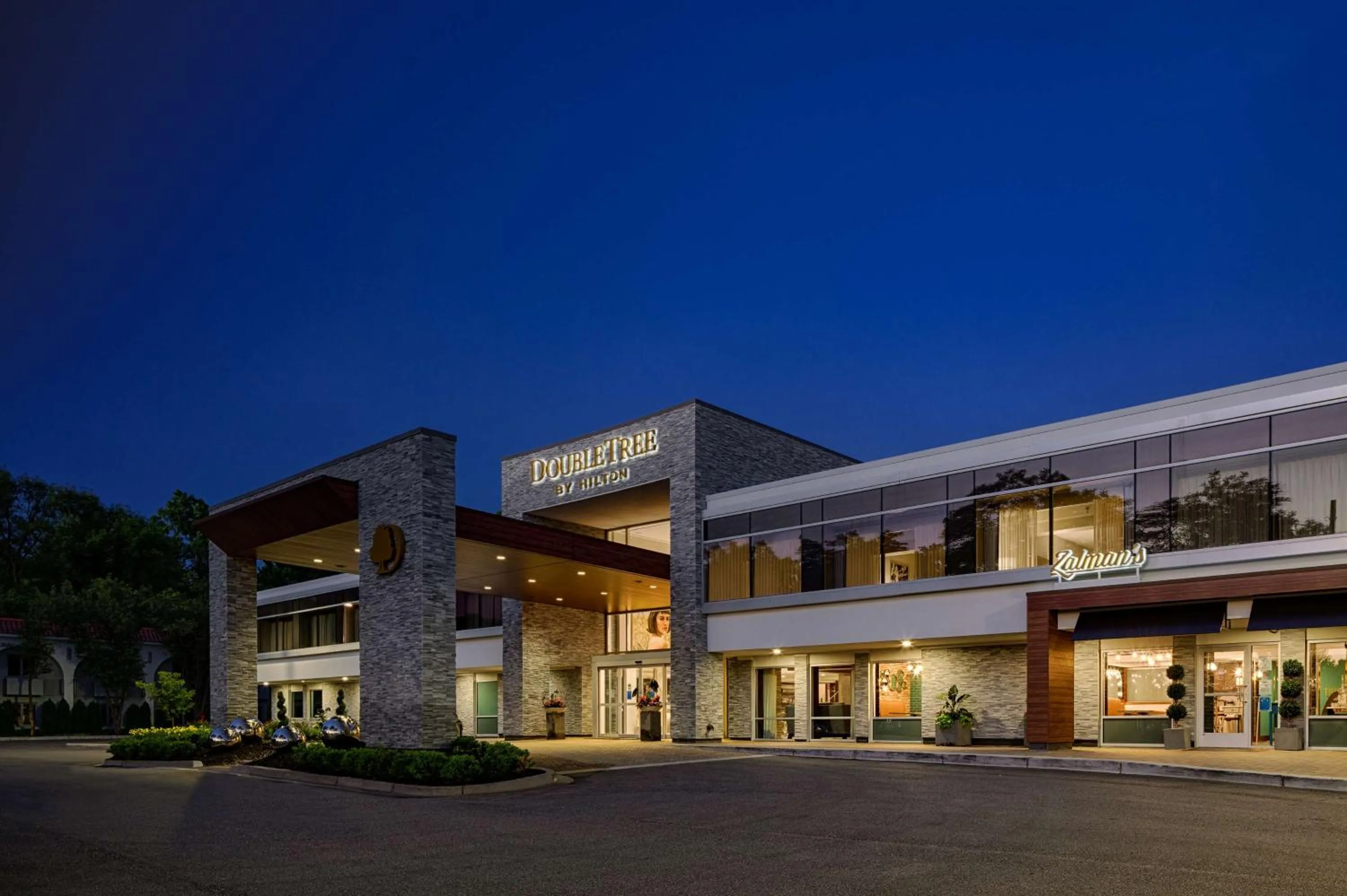 Property building in The Kingsley Bloomfield Hills - a DoubleTree by Hilton