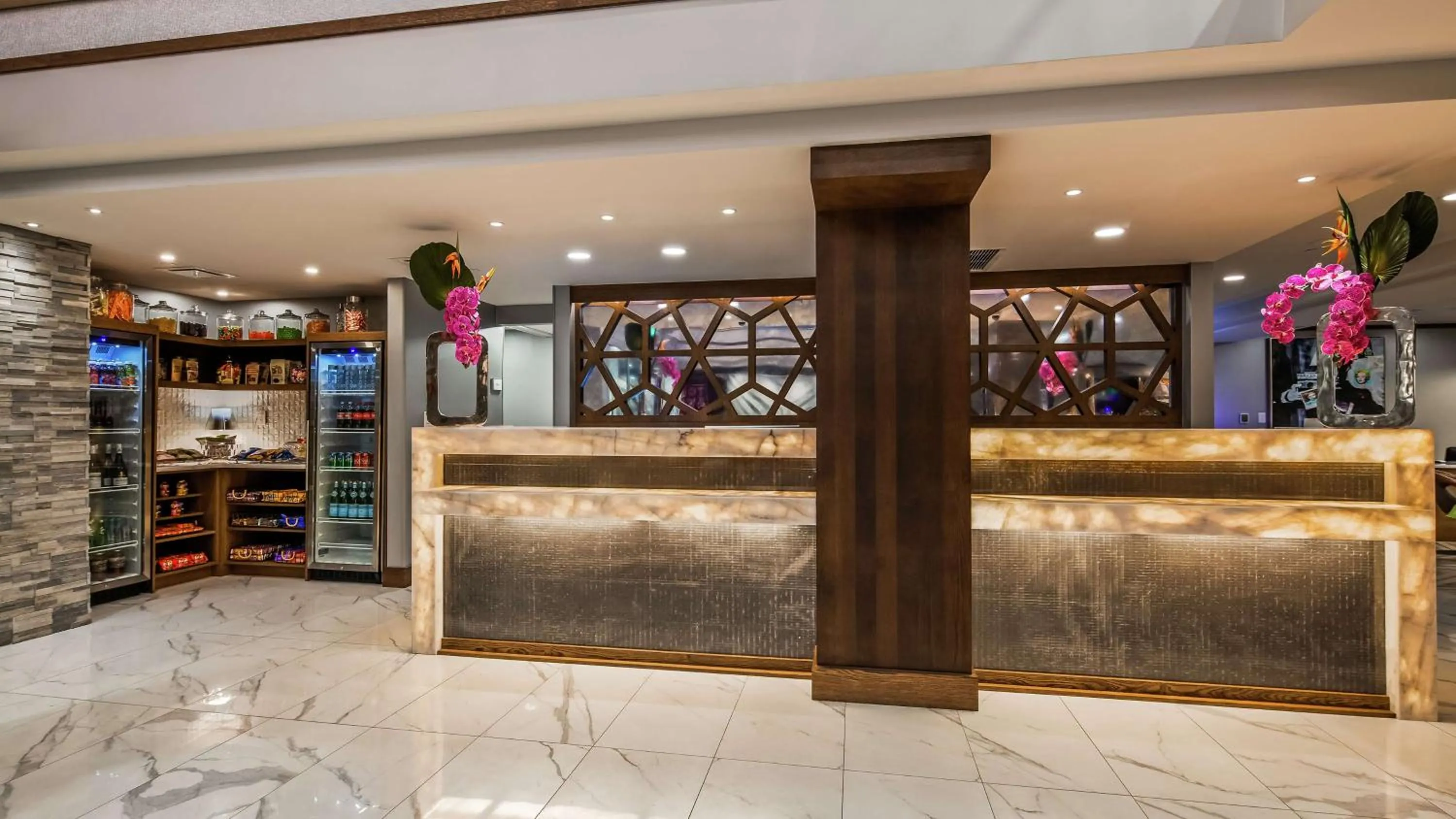 Lobby or reception in The Kingsley Bloomfield Hills - a DoubleTree by Hilton