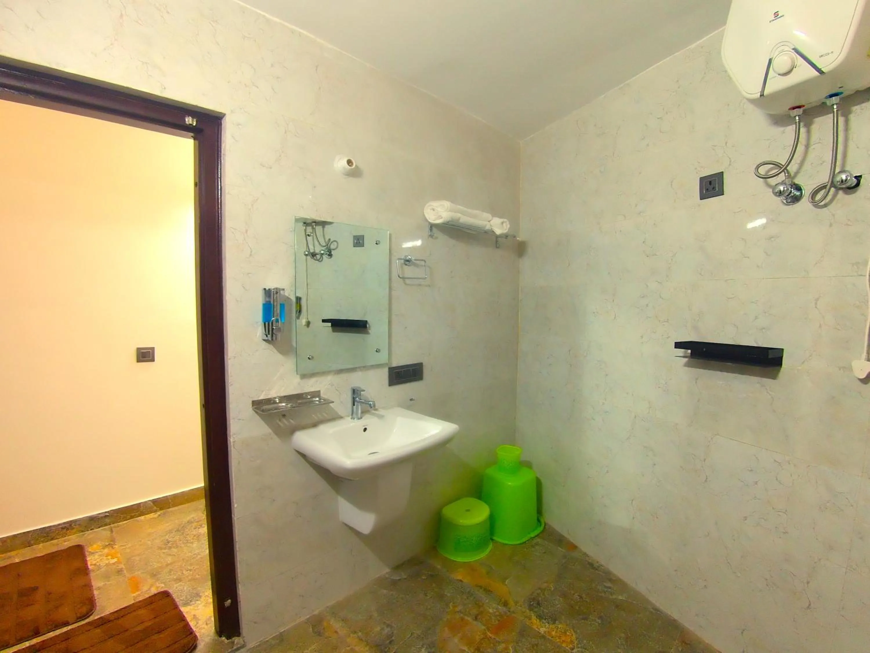 Bathroom in Captains Paradise Luxury Resort at Mukteshwar Hill Station
