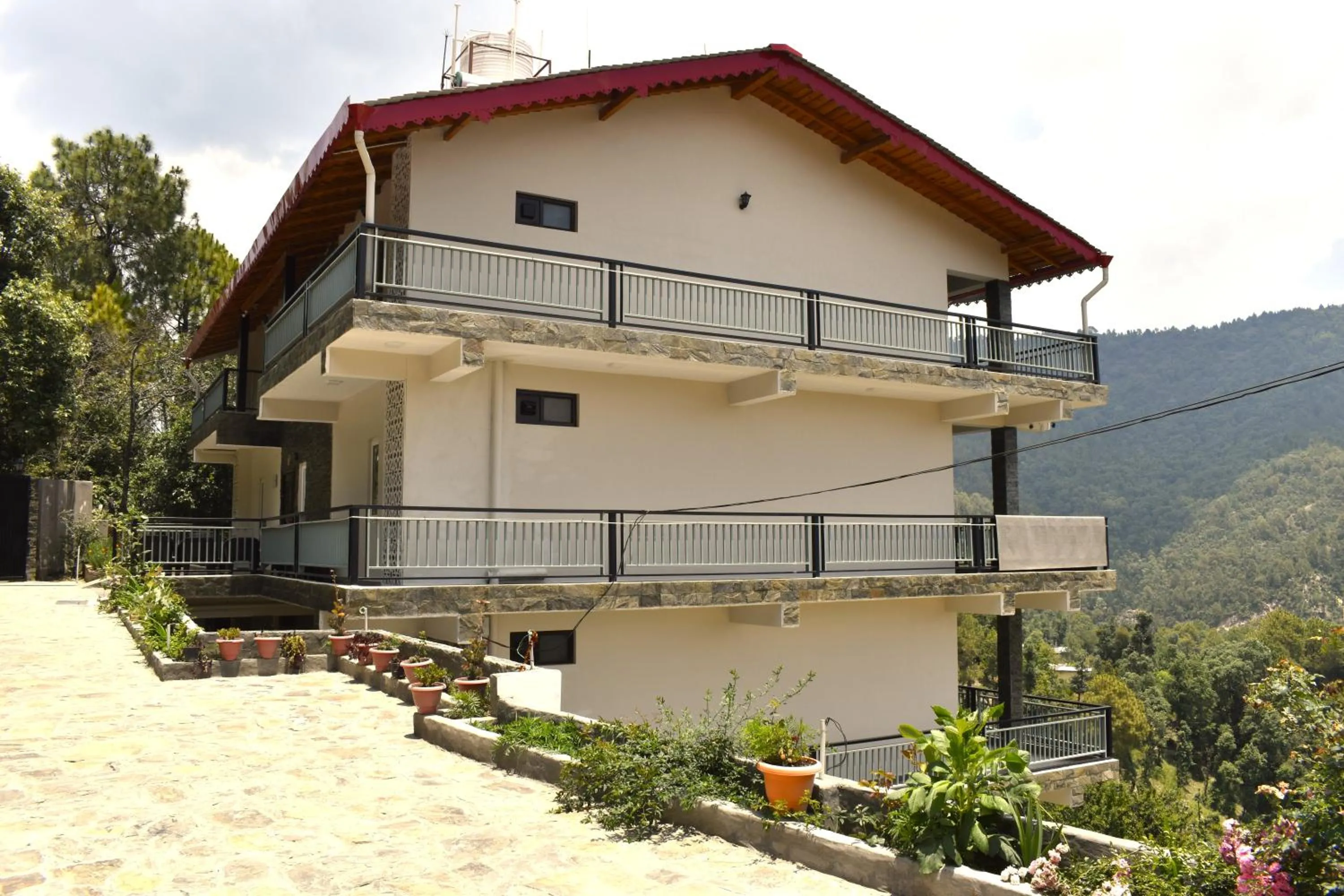 Property building in Captains Paradise Luxury Resort at Mukteshwar Hill Station