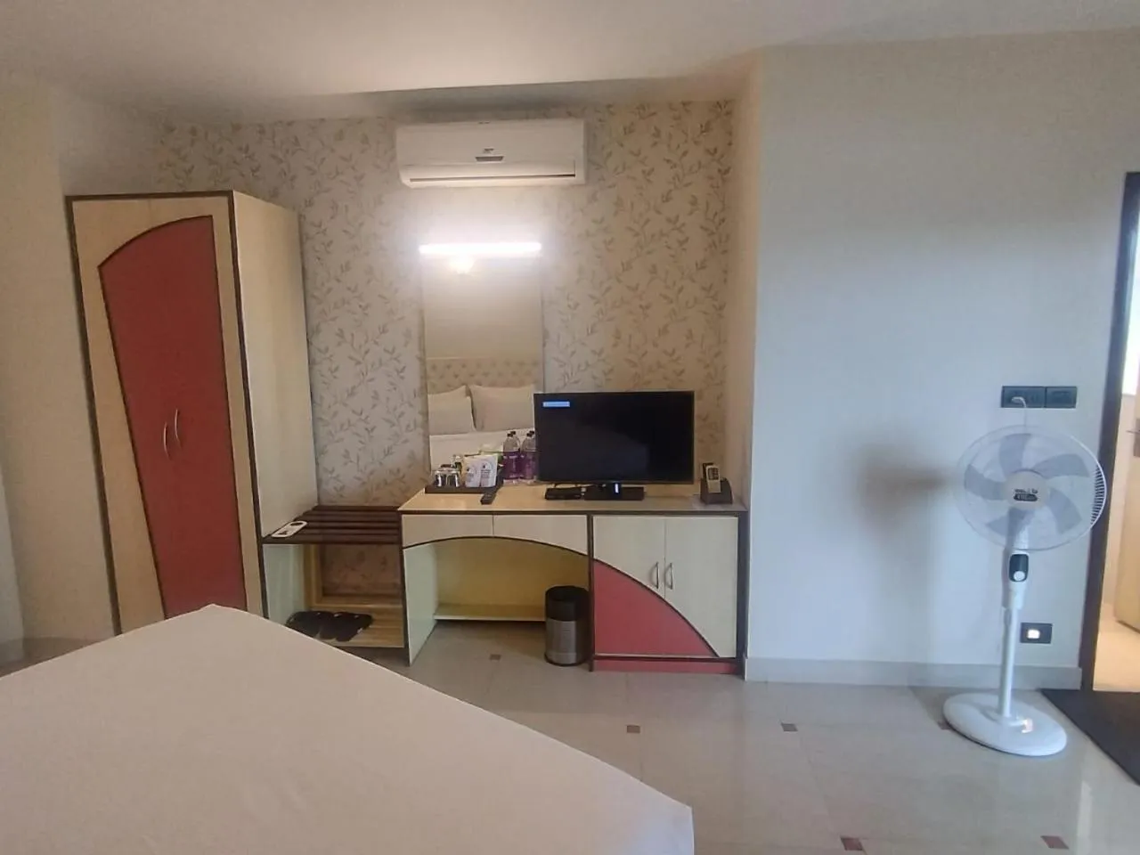 Coffee/tea facilities, Bed in GOLDEN PARK HOTEL & RESORT