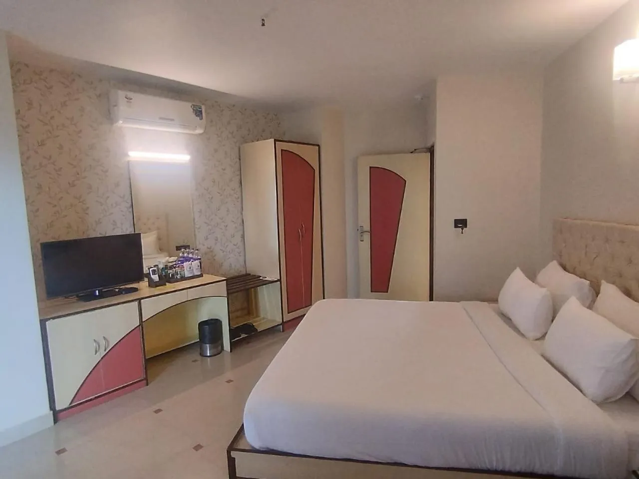 Bed in GOLDEN PARK HOTEL & RESORT