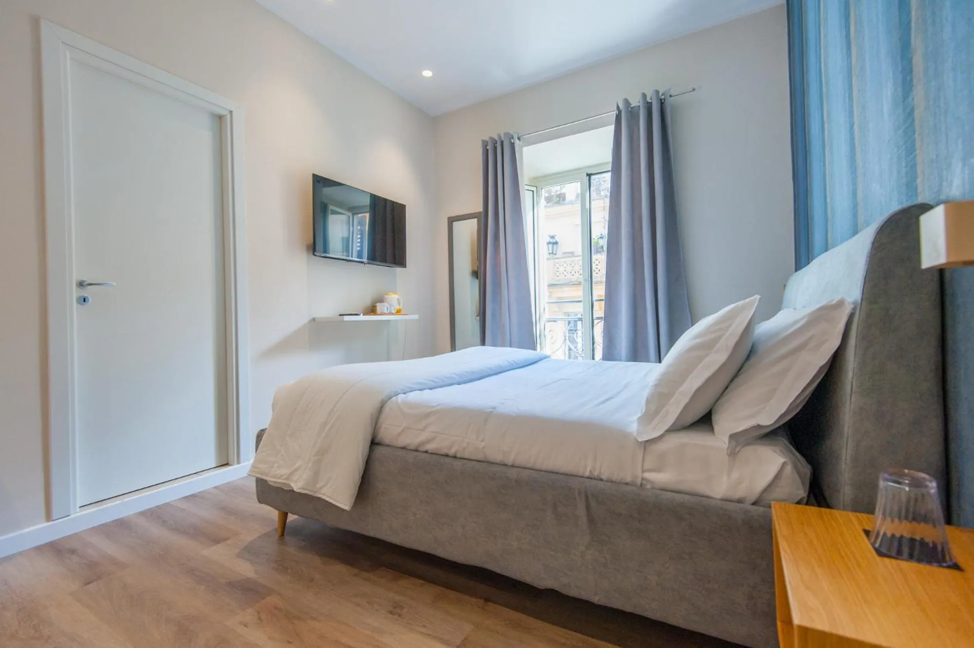 Photo of the whole room, Bed in Design 18 Charming Rooms