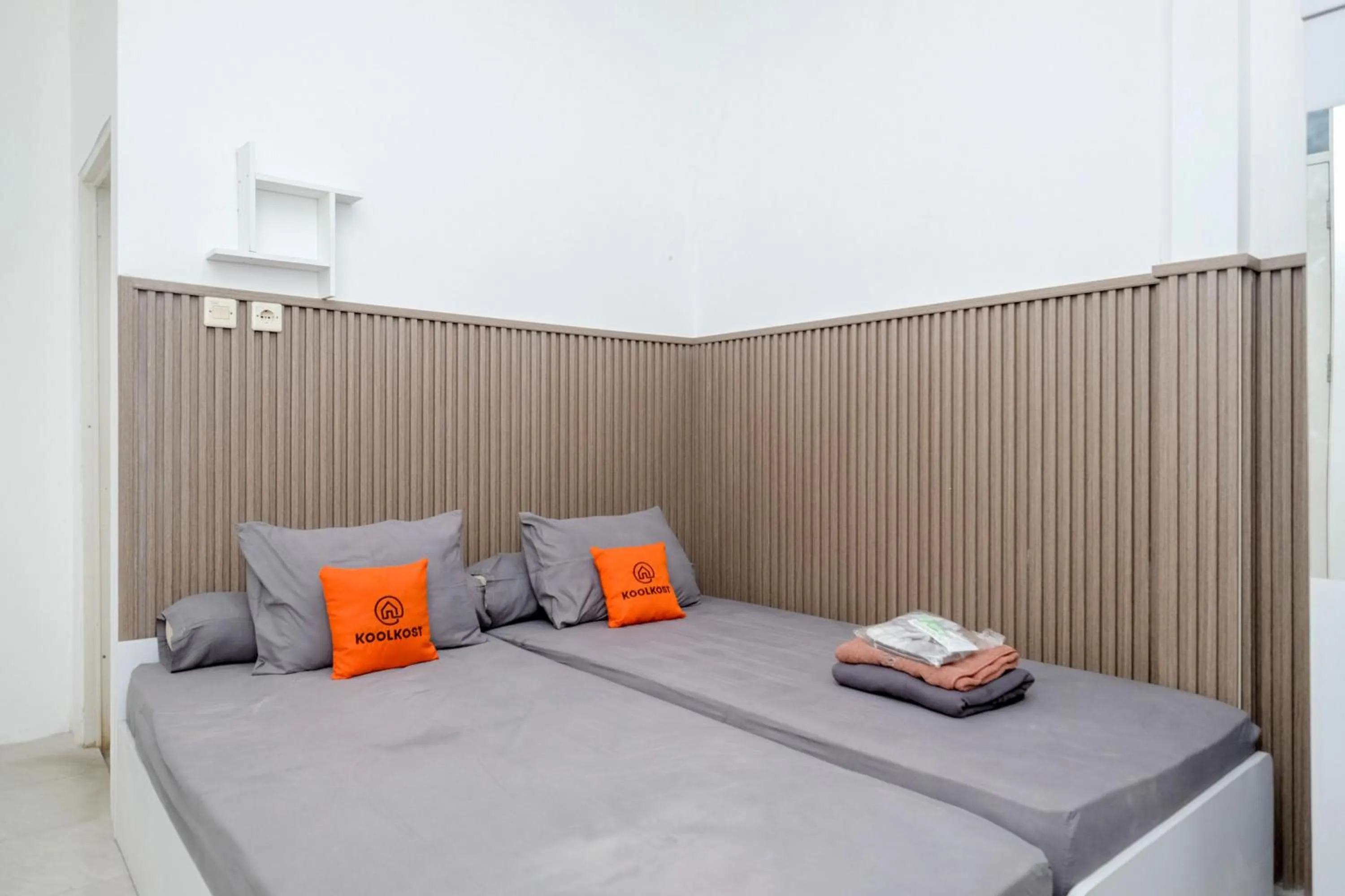 Bedroom, Bed in Omah Ninten Syariah Laweyan RedPartner