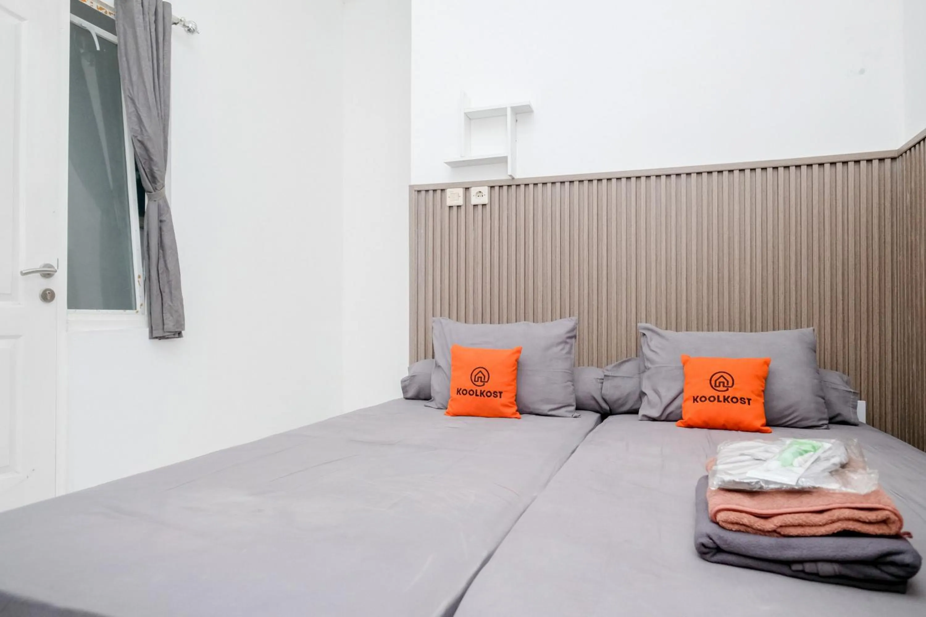 Bedroom, Bed in Omah Ninten Syariah Laweyan RedPartner