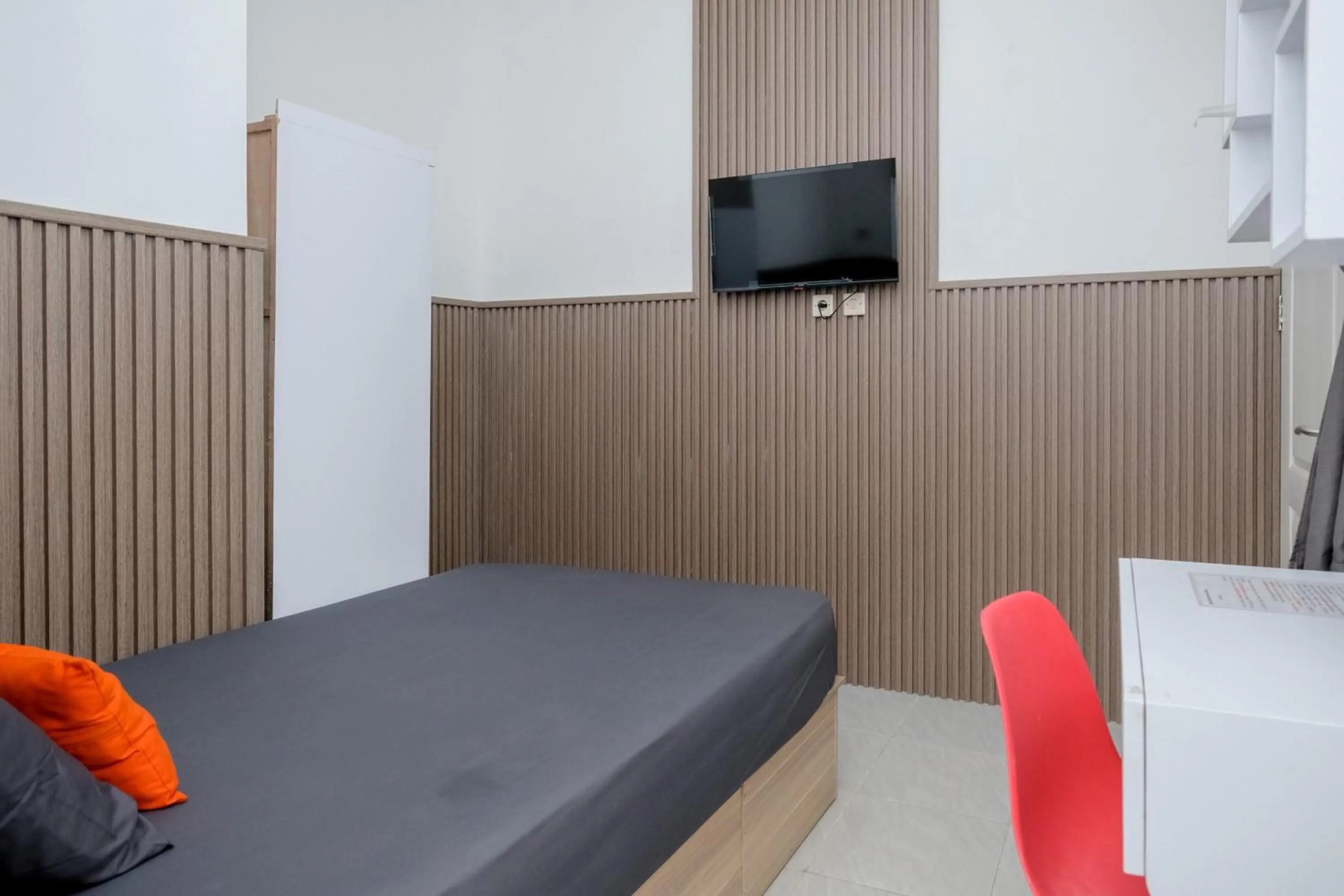 Bedroom, Bed in Omah Ninten Syariah Laweyan RedPartner