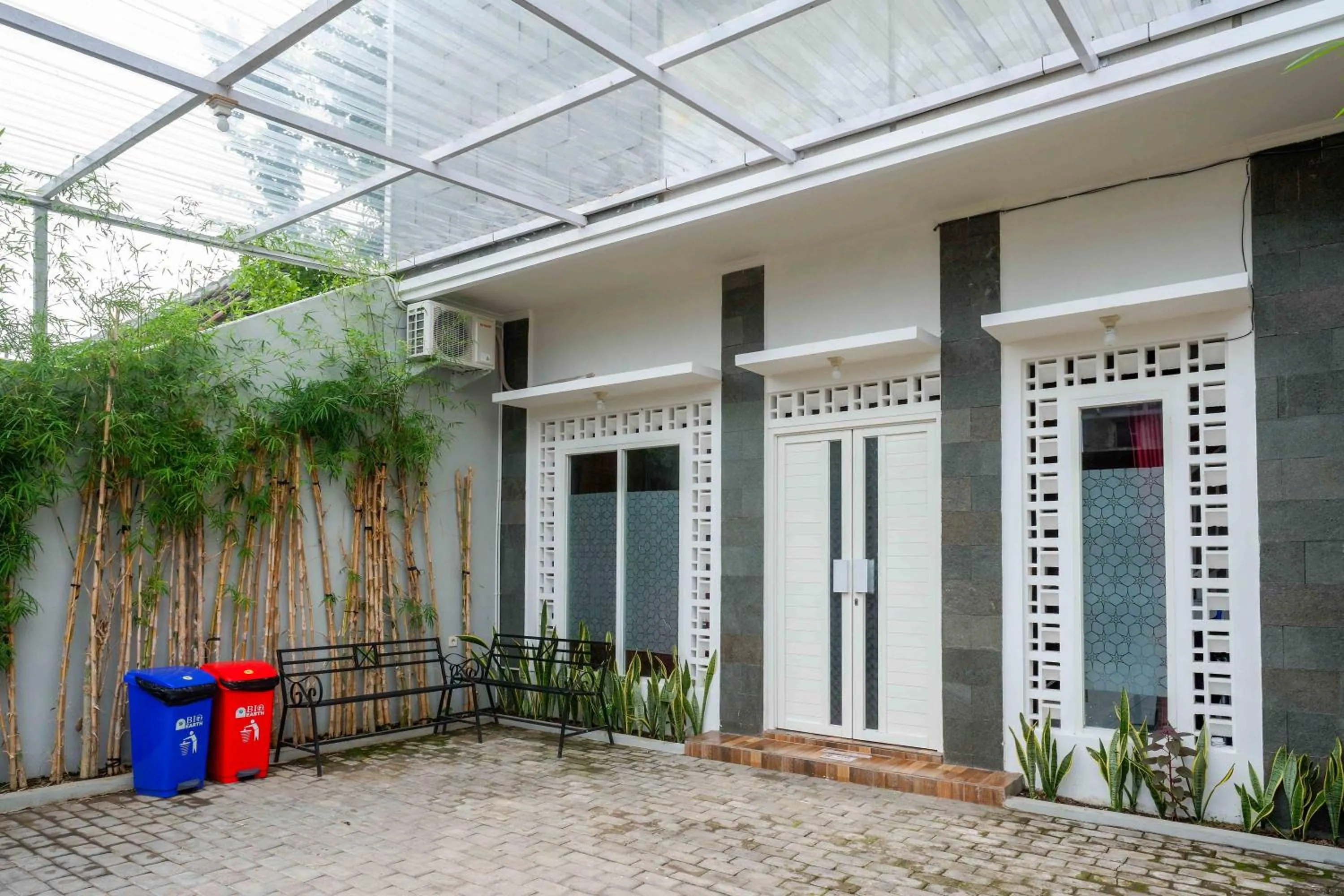 Facade/entrance in Omah Ninten Syariah Laweyan RedPartner