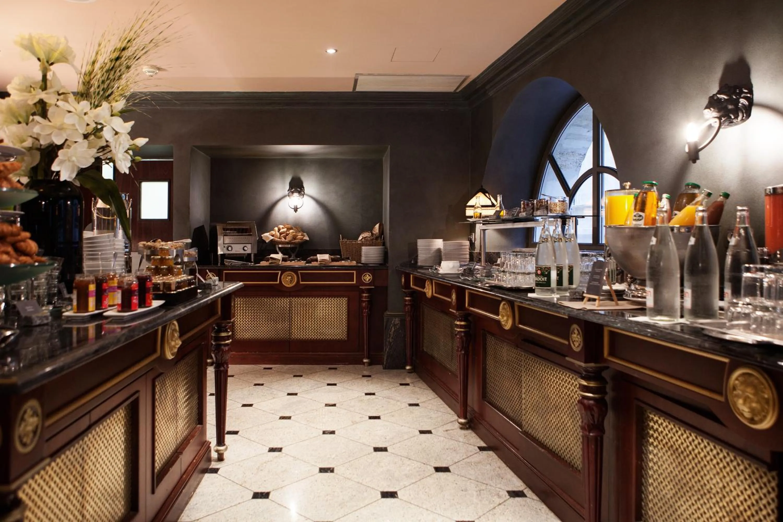 Breakfast in InterContinental Bordeaux Le Grand Hotel by IHG