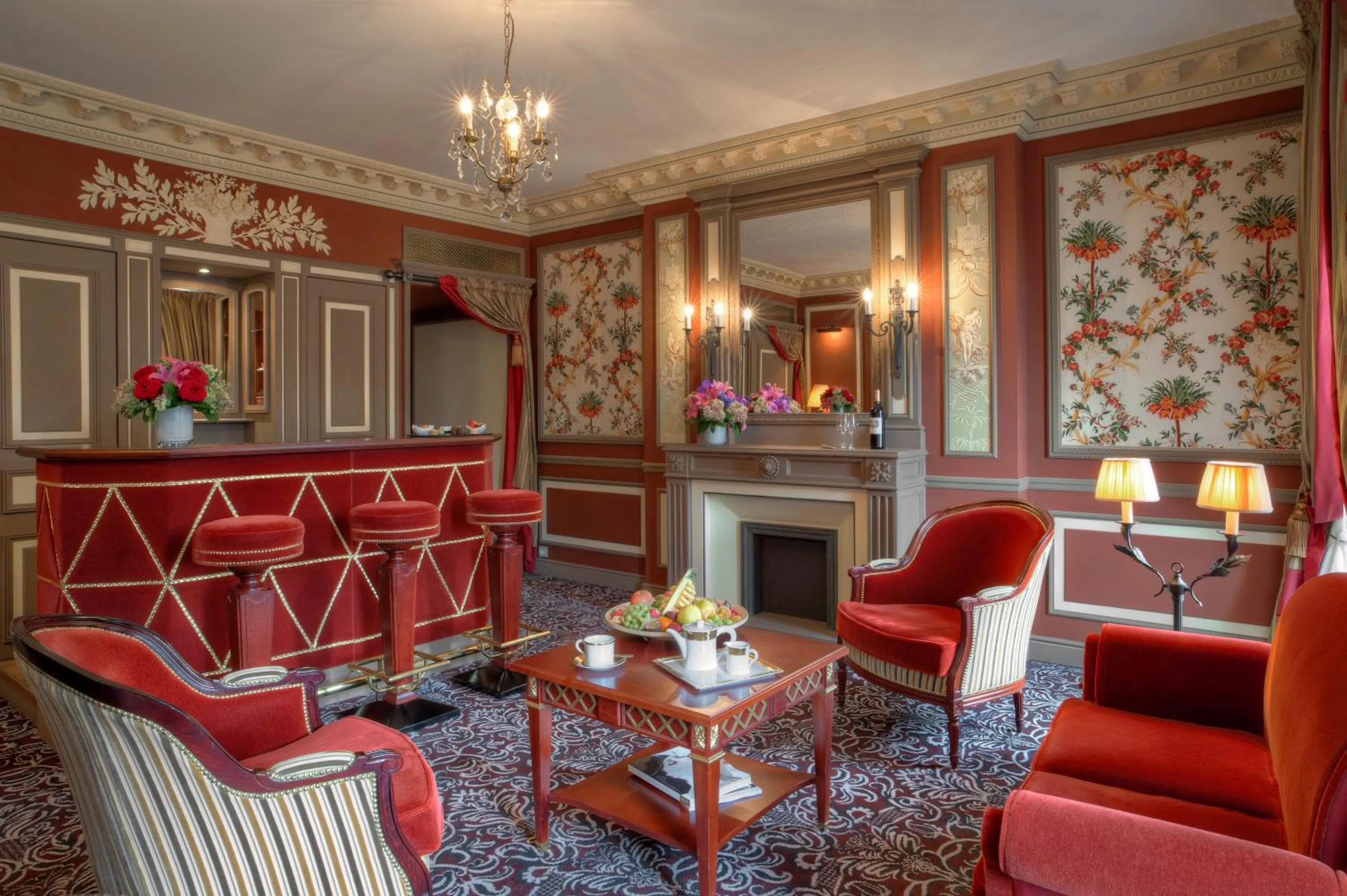 Lounge or bar in InterContinental Bordeaux Le Grand Hotel by IHG