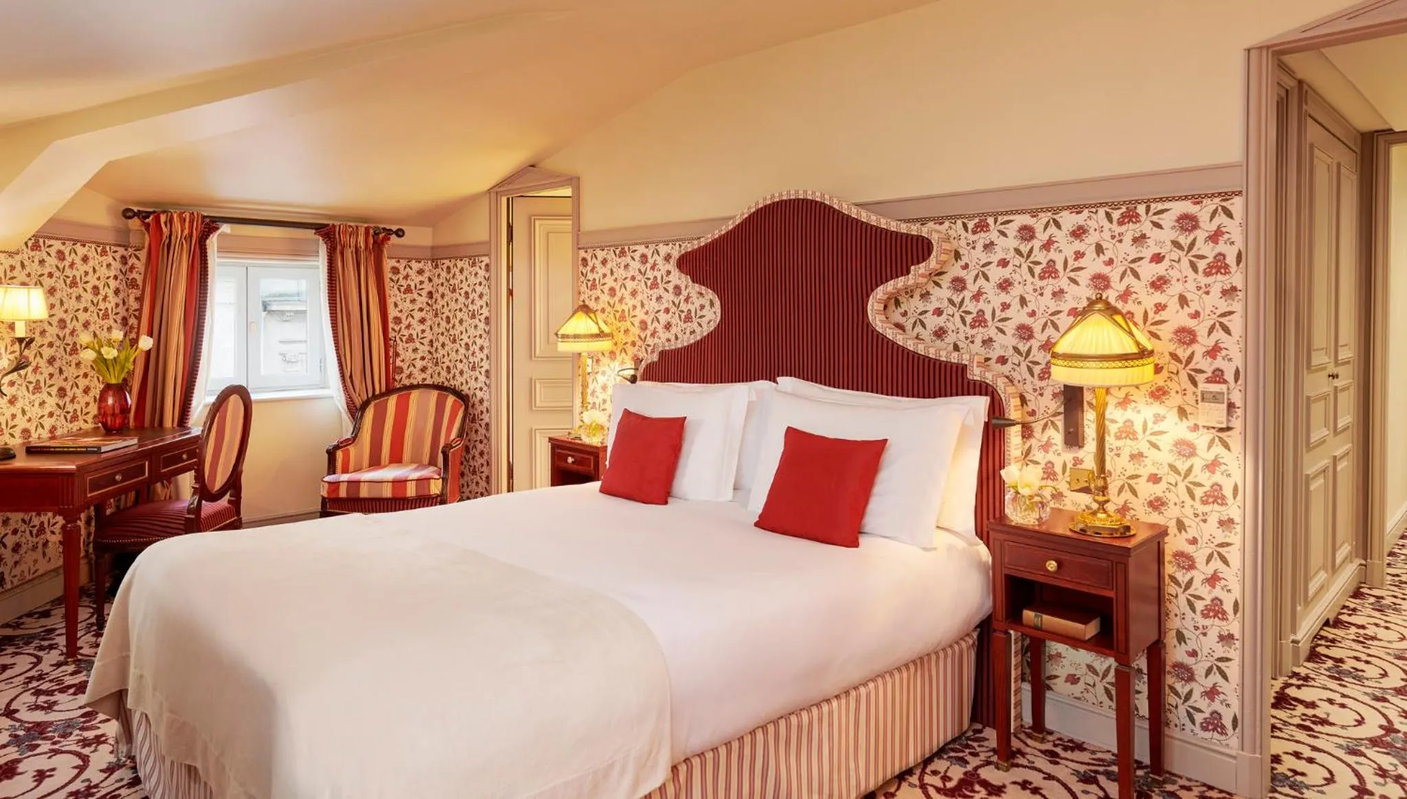 Photo of the whole room, Bed in InterContinental Bordeaux Le Grand Hotel by IHG