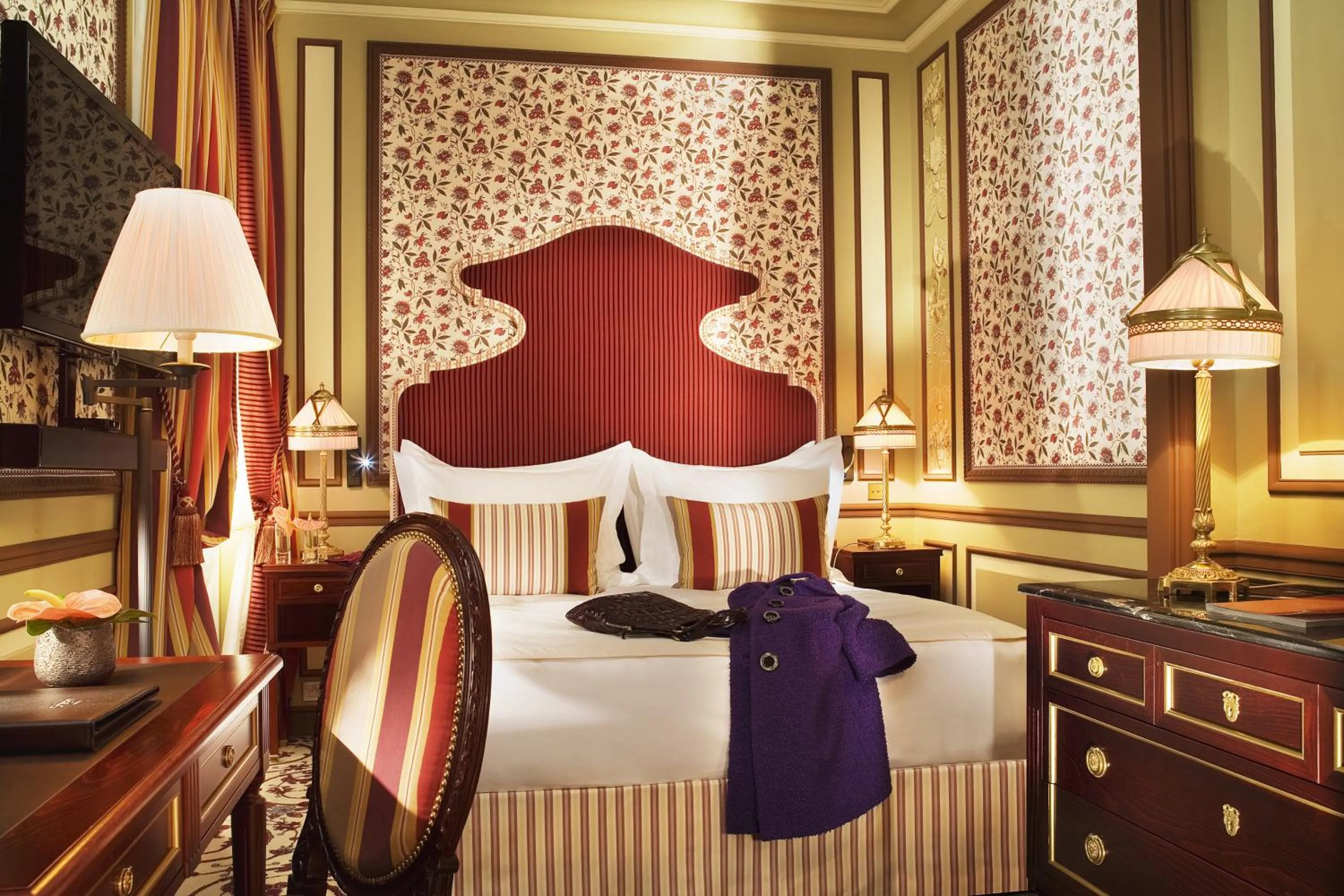 Photo of the whole room in InterContinental Bordeaux Le Grand Hotel by IHG